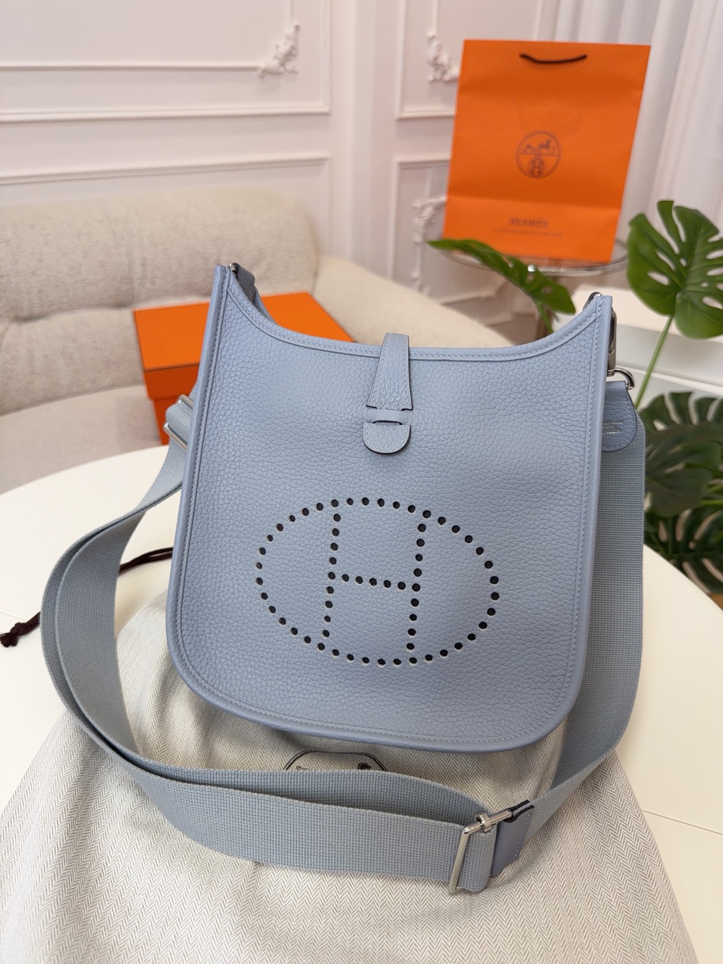 NO:713917,Evelyne Evelyne 23cm for men, original imported TC leather [linen blue] gold and silver buckle, unisex model, limited edition, counter synchronization, handmade wax thread sewing, pure steel hardware, in stock, Hermes, Hermes,19860909男士专用 Evelyne 伊芙琳 23cm 原厂进口TC皮【亚麻蓝】金银扣 男女通用款 限量版 专柜同步 手工蜡线缝制 纯钢五金 现货,爱马仕,hermes,Hermes,,Bag