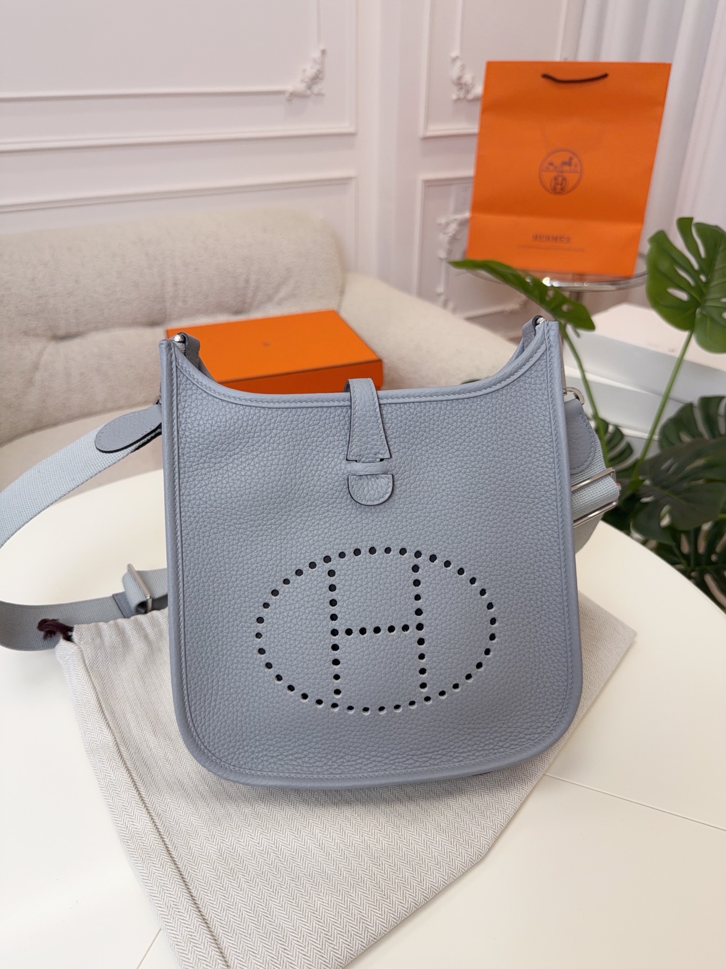 NO:713926,Evelyne Evelyne 23cm for men, original imported TC leather [Puppet Grey] gold and silver buckle, unisex model, limited edition, counter synchronization, handmade wax thread sewing, pure steel hardware, in stock, Hermes, Hermes,19860909男士专用 Evelyne 伊芙琳 23cm 原厂进口TC皮【木偶灰】金银扣 男女通用款 限量版 专柜同步 手工蜡线缝制 纯钢五金 现货,爱马仕,hermes,Hermes,,Bag