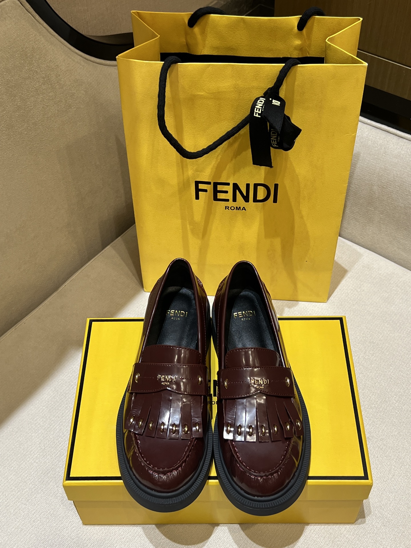 NO:234543,Top version, exclusive!  FE*D1 Filo Academy style loafers are genuine 112. The upper is imported cowhide, accessories and tassel details, decorated with metal Selleria stitching, metal embossed FD Roma (exclusive mold opening metal buckle), the heel is decorated with FED1 logo, heel height 4cm, gold-finished metal parts, exclusive mold opening sole, will not be very cheap like the ones on the market, the 1:1 opens, spending huge amounts of money to restore the authentic product, not a bad mold in the market!  Pure handmade craftsmanship size: 34-41, loafers, loafers, cowhide19860909顶级版本,独家发售！ FE*D1 Filo学院风乐福鞋 正品购入112,鞋面采用进口牛皮,配饰带和流苏细节,饰有金属Selleria缝线,金属凸纹压花FD Roma字样（独家开模金属扣）,鞋跟饰有FED1标志,跟高4cm, 金色饰面金属件, 独家开模大底,不会像市面上的会有虚边非常低廉,1:1开出的大底,斥巨资还原正品, 非市场低劣模具！纯手工工艺制作 码数size: 34-41,,乐福鞋,loafers,cowhide,Women's Shoes