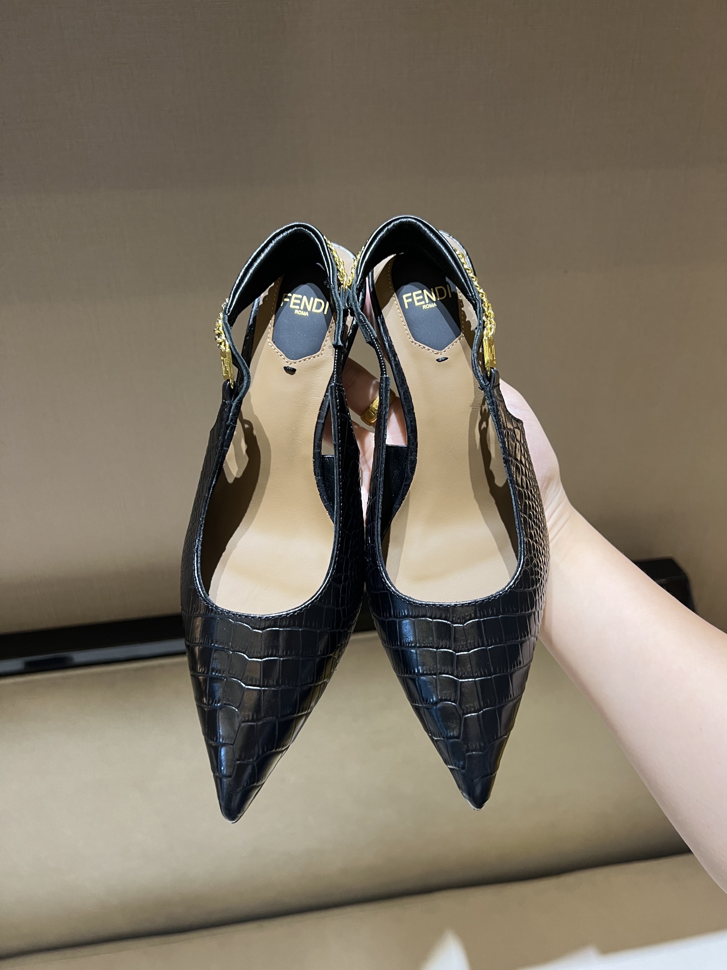 NO:234519,Exclusive top quality!  Colibrì Lite heels, tapered and soft silhouette, paired with ankle strap and chain details, black crocodile leather material, cowhide foot pads, genuine leather injection molded sole (the most difficult and expensive way to make it in the sole), gold-finished metal parts!  Pure handmade original full set of packaging size 34-41, high heels, cowhide19860909独家顶级最高品质！ Colibrì Lite露跟鞋,锥形柔美廓形,搭配踝带和链条细节,黑色鳄鱼纹牛皮材质,牛皮垫脚,真皮注塑大底（皮底里最难做最贵的做法）, 金色饰面金属件！纯手工制作原版全套包装 码数size34-41,,高跟鞋,high heels,cowhide,Women's Shoes