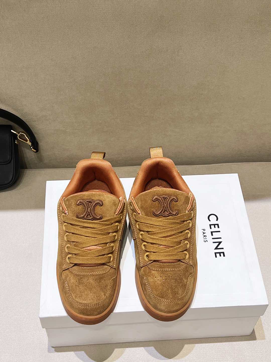 NO:234490,CELINE Fat Ding Casual Sports Bread Shoes Visible Comfortable with the naked eye, handsome with the feet size: Women 35-41, Men 39-45 (Female 41, Men 45 Customized No Returns and Exchanges), Women, Men, Casual Shoes/Sports Shoes, Celine, Sneakers19860909CELINE胖丁 休闲运动面包鞋 肉眼可见的舒适,上脚帅气 size:女35-41,男39-45（女41,男45定做不退换）,女,男,休闲鞋/运动鞋,celine,sneakers,Women's Shoes