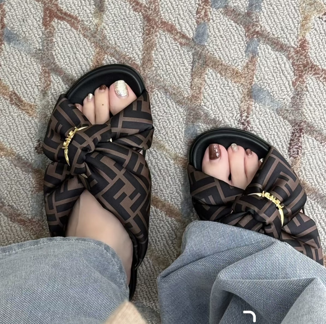 NO:229341,The effect of wearing feet is particularly good, it wraps the feet well and modifies the foot shape!  ,slippers19860909上脚效果特别好看,很好的包裹了脚,修饰脚型！,拖鞋,slippers,Women's Shoes