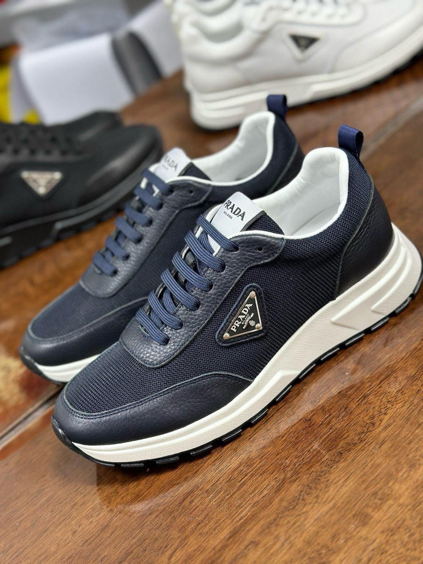 Prada Heren Sneakers Blauw Leer en Textiel - Stijlvolle en Comfortabele Schoenen