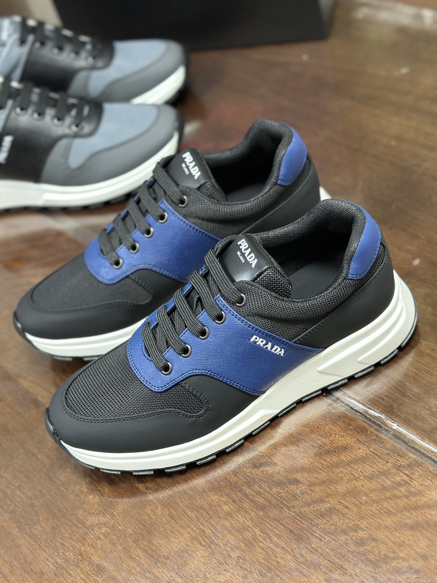 Prada Zapatillas Deportivas de Cuero y Malla Italiana para Hombre