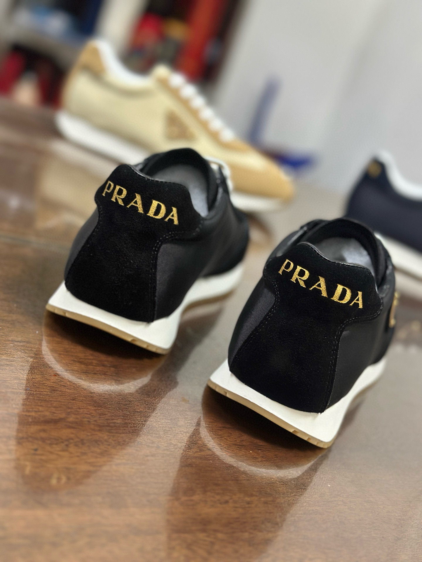 נעלי גברים מוביליים בסגנון Prada עור שחור, נוחות ונוחים 4 i1751507006503 4517 0 2