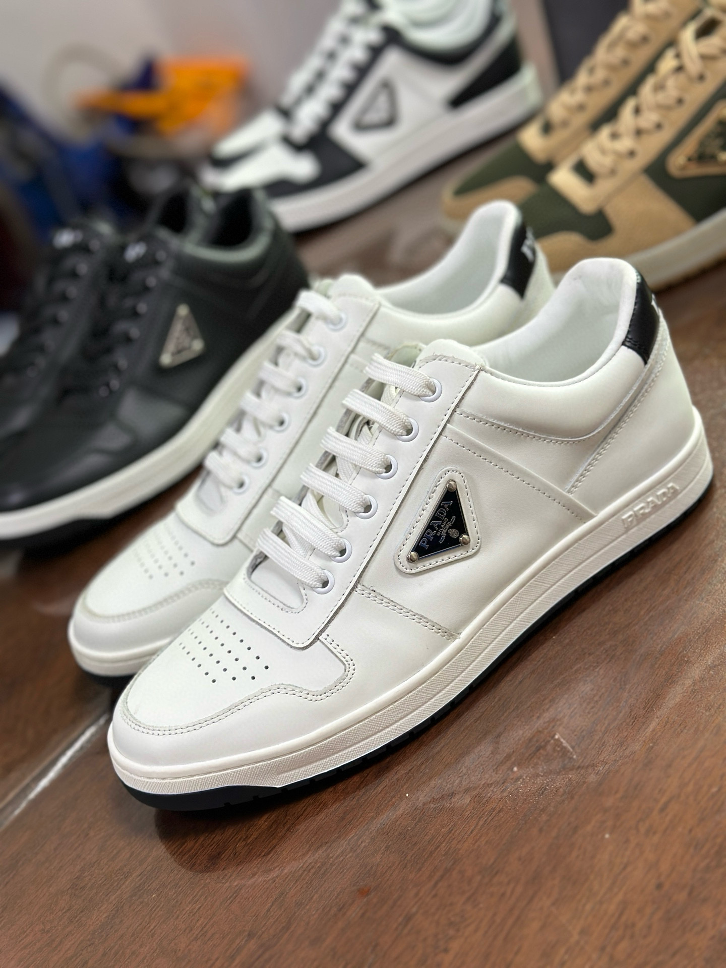 Prada leren sneakers voor heren - Stijlvol, comfortabel en van hoge kwaliteit