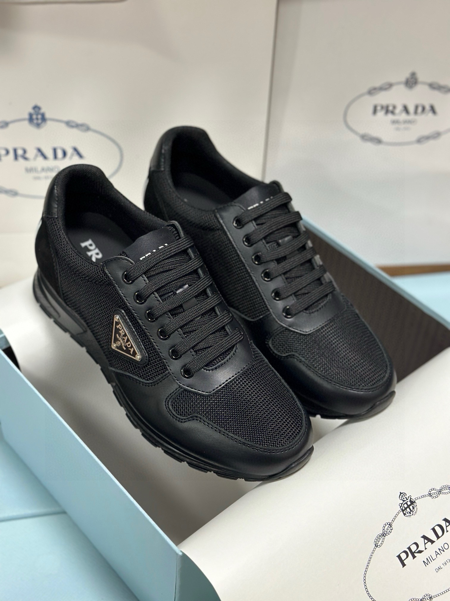 Prada Baskets Homme en Cuir et Tissu Noir - Confort et Style Italien