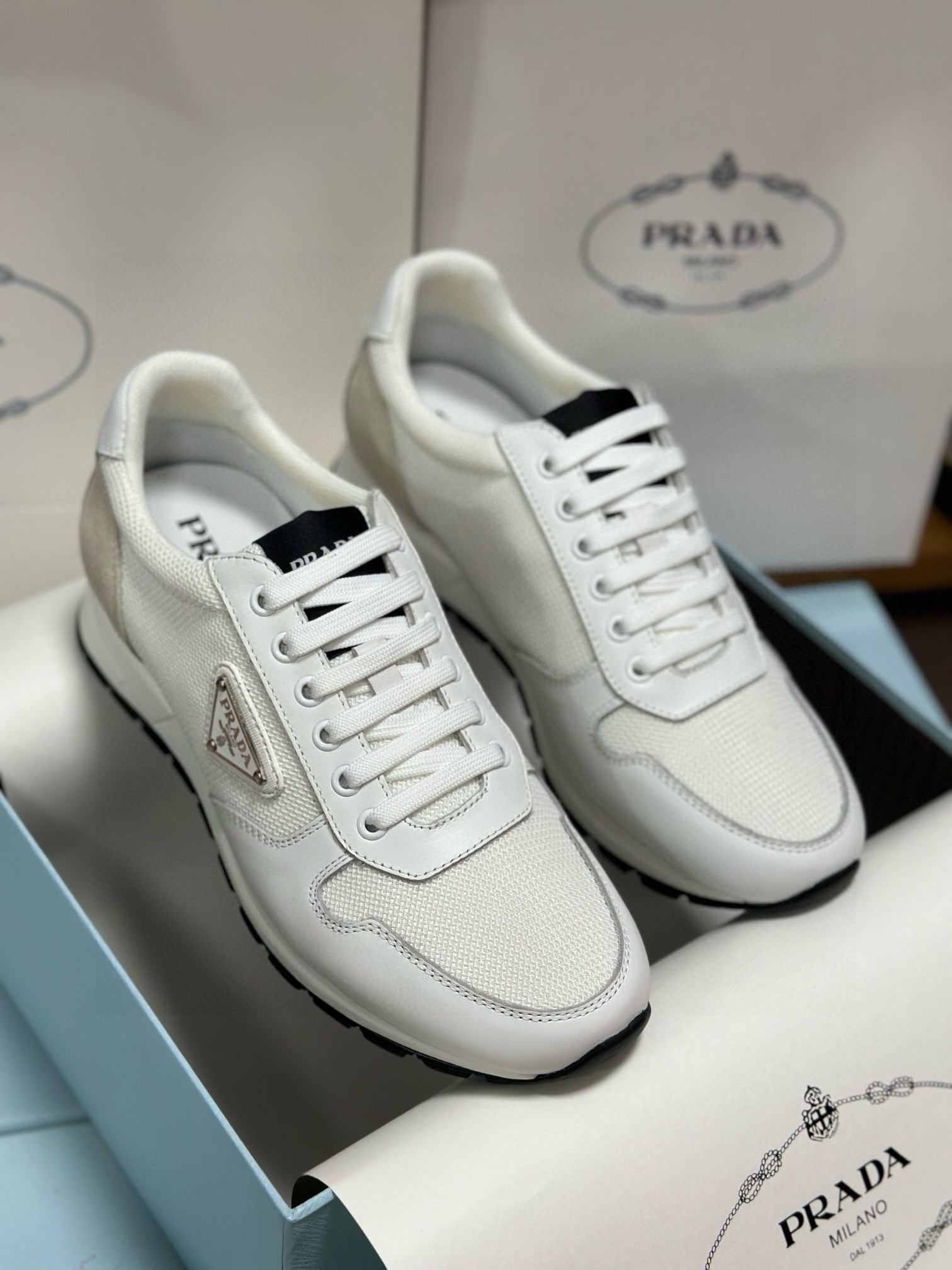 Prada Zapatillas Deportivas Blancas de Cuero y Tela para Hombre Talla 38-46