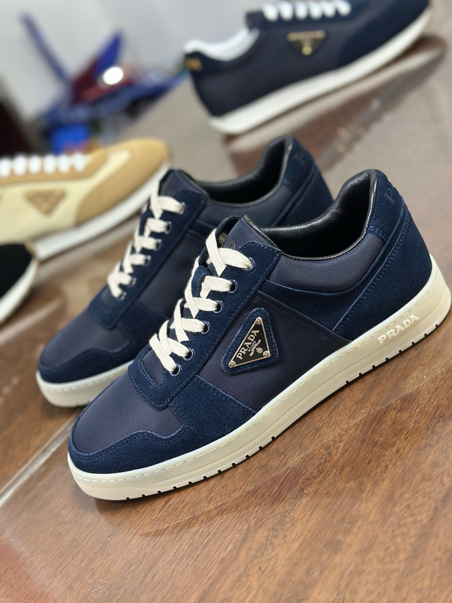 NO:541949,【【PRA**】Pu*da Purchase No.: 2EE375 - High-end quality Original single - Upper Napa calfskin. Imported special materials, shoe body brand metal fastener - Imported sheepskin in the inner lining - Ultra-light TPU molded sole - Ultra-high quality control, fine workmanship highlighted (high-end, noble, grade) -Size 38-4645.46 Custom made, prada, cowhide, sheepskin19860909【【 PRA**】普*达 批 款号:2EE375 -高端品质 原单 -鞋面纳帕小牛皮.进口专用材料,鞋身品牌金属扣件 -内里进口羊皮 -大底超轻TPU成型大底 -超高品控·做工精细凸显(高端·贵气·档次) -Size 38-4645.46定做,,prada,cowhide,sheepskin,Men's shoes