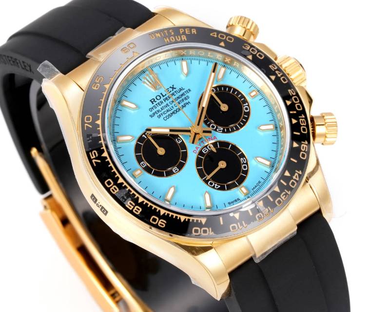 FH factory  V2 155克🔥性价比配重迪通拿到齐🔥
1：采用904L精钢包壳内部配重，拒绝底盖加厚加重、全钨钢材质表壳！FH承诺不掉皮不掉色可包金！市面独一家！重量155g，无限接近原装。表径对版原装黄金尺寸40MM，厚度12.2MM！表壳底部均压印对版原装四个贵金属印记！
2：不计成本搭配原装代用表盘、指针、高透蓝宝石玻璃镜面！陶瓷圈口刻度采用白金填充物涂层，不发黑不模糊！表盘、指针均采用瑞士进口夜光填充粉，对版冰宝蓝夜光颜色，持久光亮！搭配内含记忆钢片橡胶表带，904L精钢打造一体表扣，内部同步原装推拉滑轮技术！
3：高配版本有两个选择：
1️⃣老款迪通拿搭载上海JH-4130一体机芯。
2️⃣新款迪通拿则搭载上海JH-4131一体机芯。（非市面上其他工厂采用廉价4801机芯改）
机芯动力储备72小时+
3️⃣新老款均可搭载性价比丹东7750顺调一体机芯！
FH factory主打高品质--良心价--满足追求完美的你！欢迎品鉴～