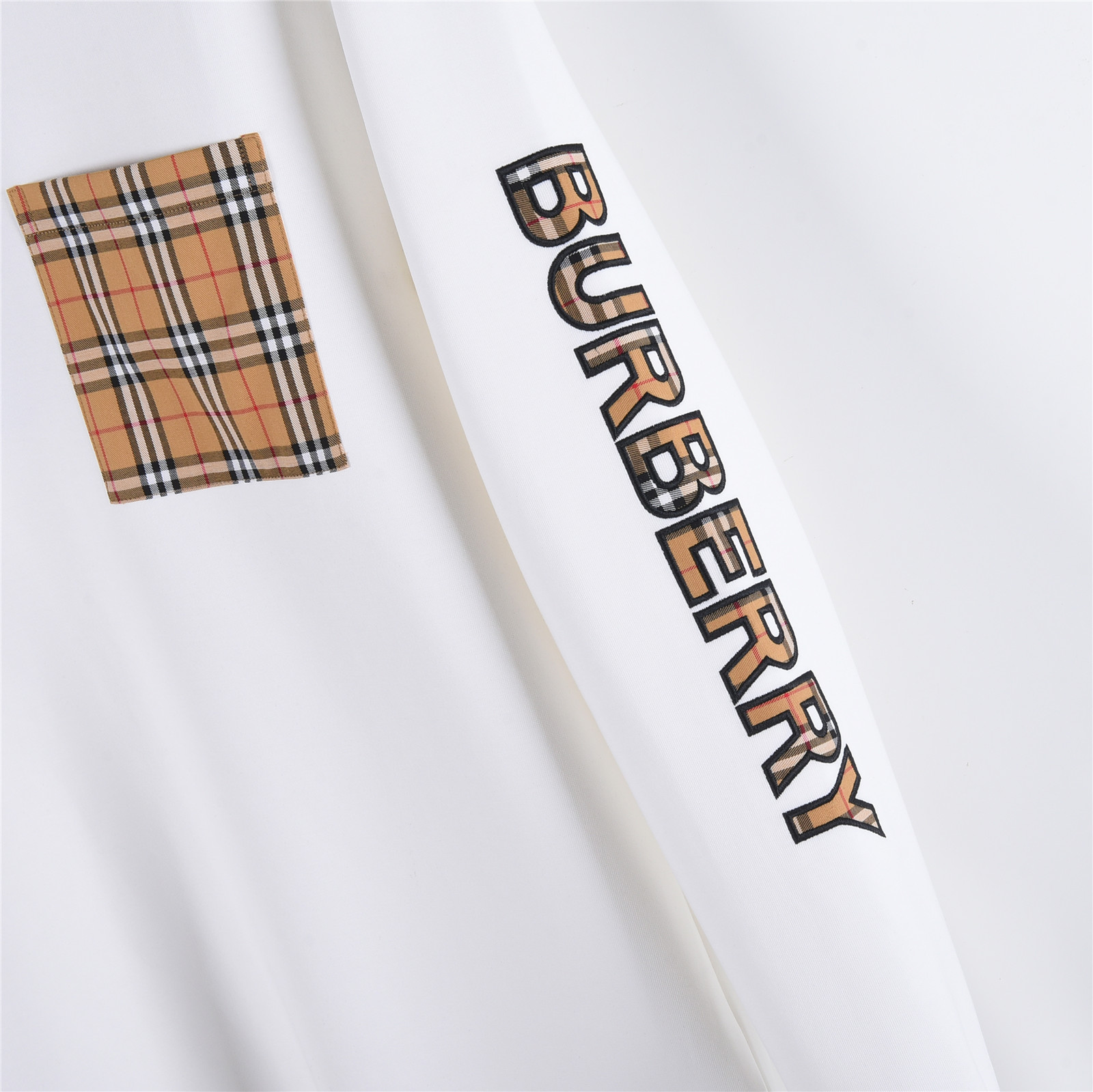 Burberry/巴宝莉 25ss 口袋格纹袖子字母大标太空棉卫衣黑色 白色
