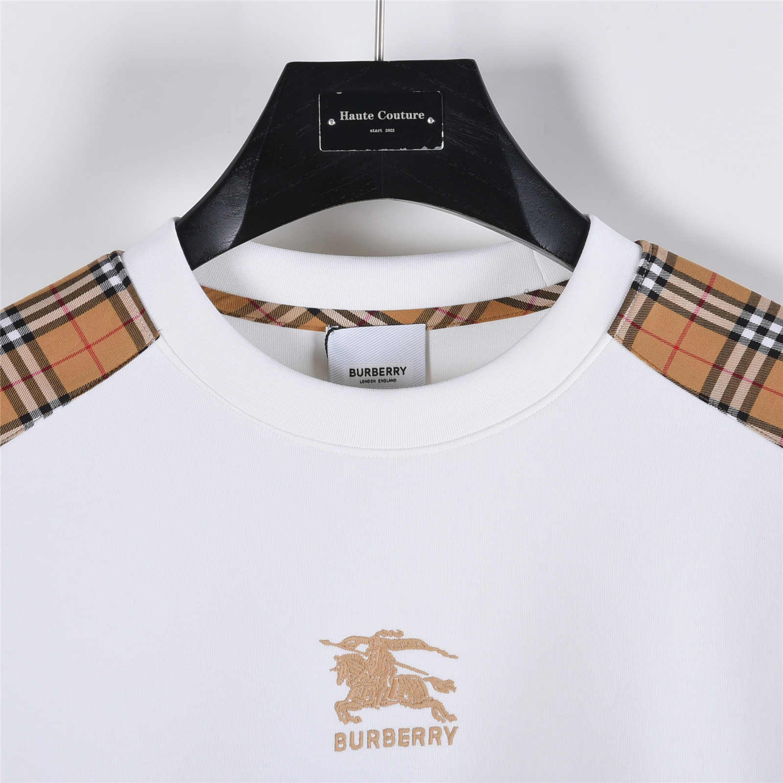 Burberry/巴宝莉 25ss 肩膀袖子贴布胸口刺绣战马logo太空棉卫衣 黑色 白色