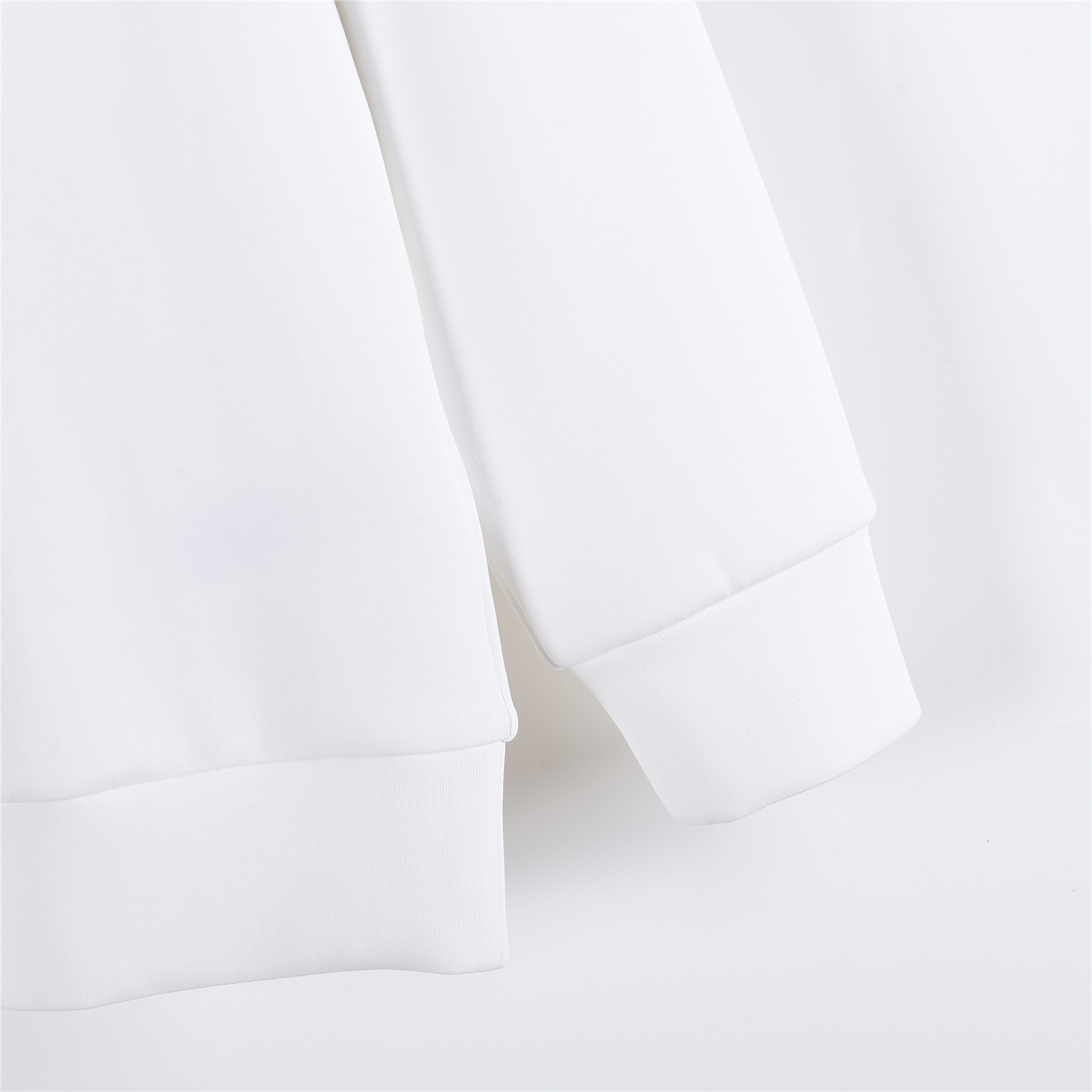 Burberry/巴宝莉 25ss 肩膀袖子贴布胸口刺绣战马logo太空棉卫衣 黑色 白色