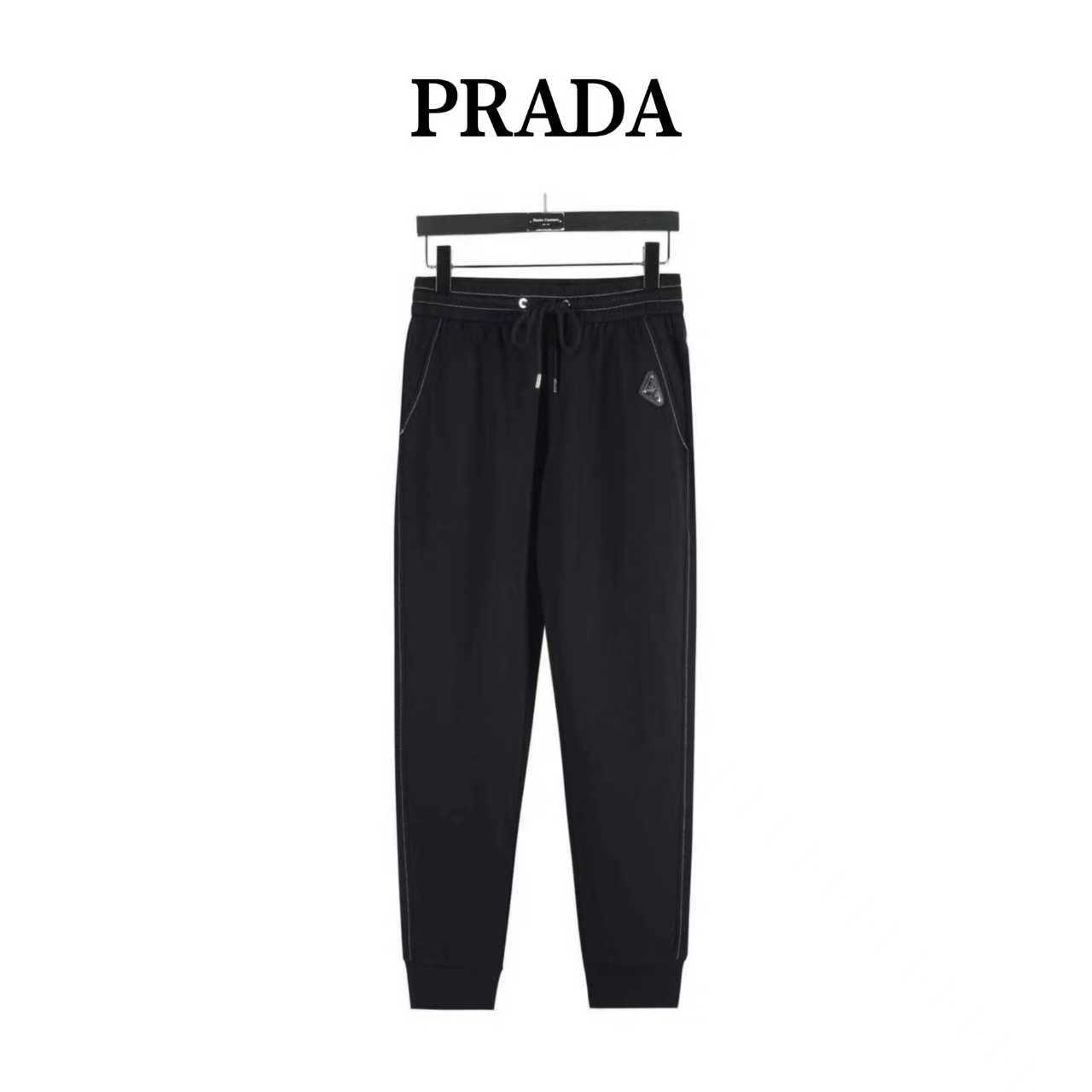 Prada/普拉达 2025ss 撞线后口袋三角标 2025最新款休闲经典时尚长裤 Prada/普拉达 2025ss 撞线后口袋三角标 2025最新款休闲经典时尚长裤