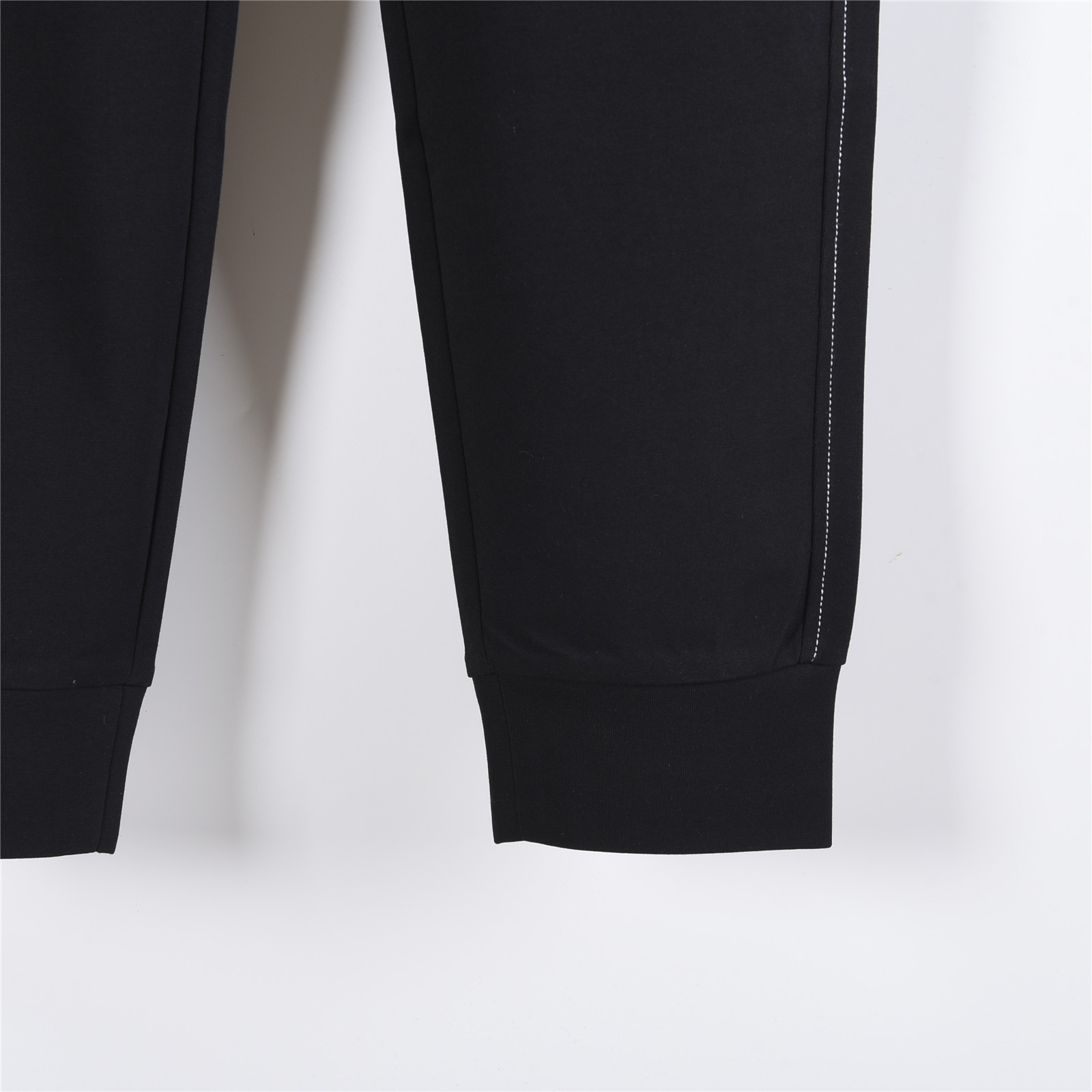 Prada/普拉达 2025ss 撞线后口袋三角标 2025最新款休闲经典时尚长裤