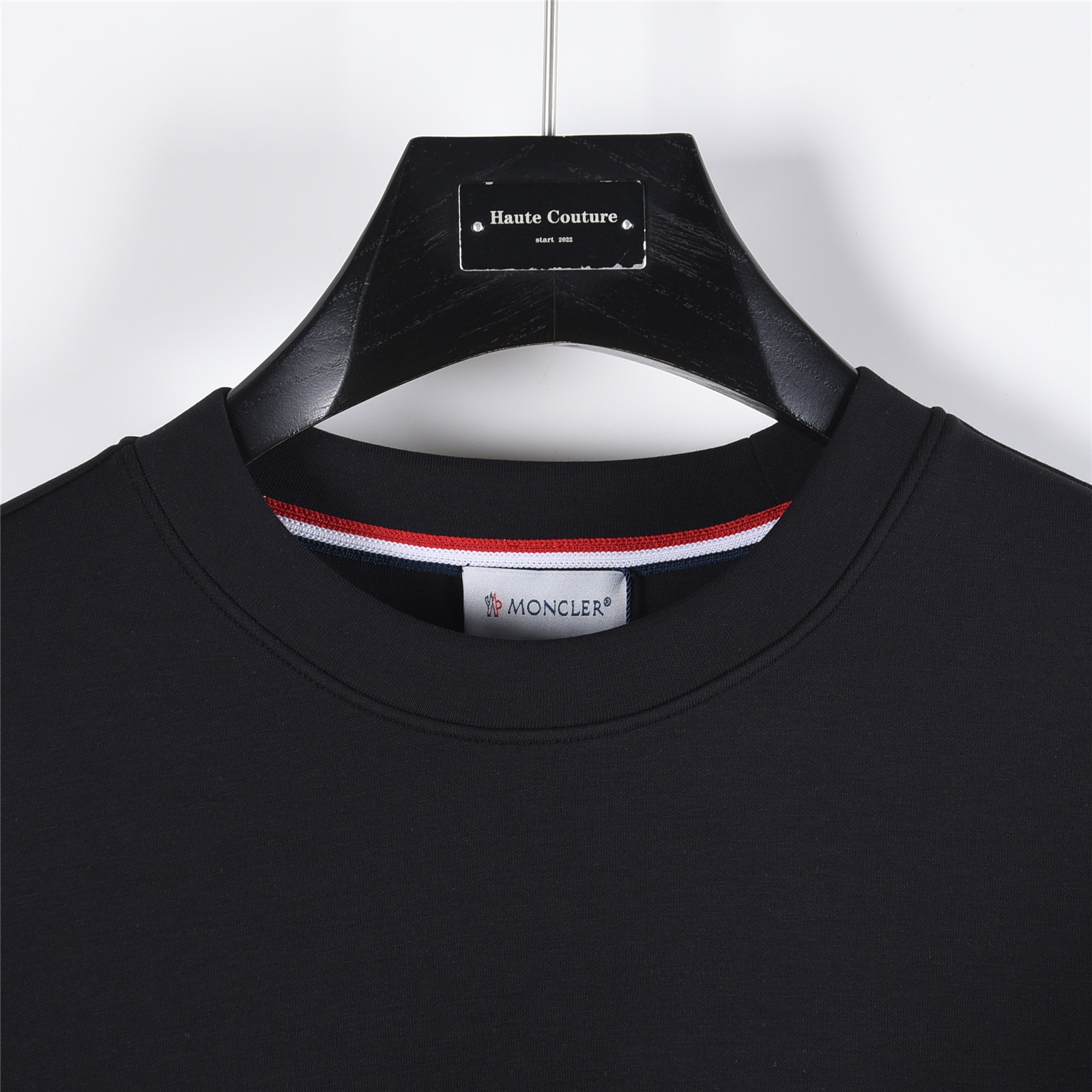 Moncler/蒙口 25ss 经典铃铛小标logo圆领太空棉卫衣
