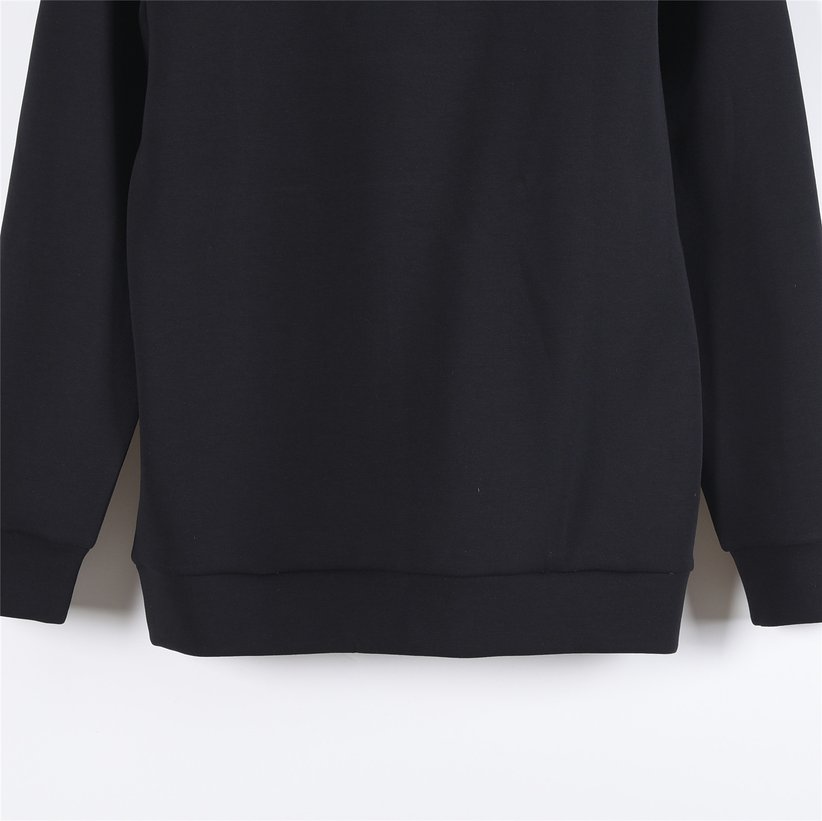 Moncler/蒙口 25ss 经典铃铛小标logo圆领太空棉卫衣