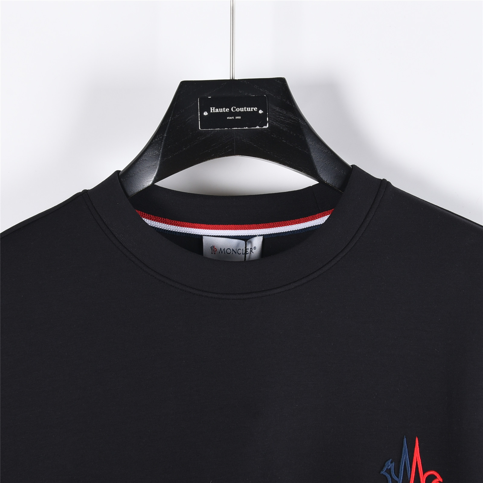 Moncler/蒙口 25ss 三色饰边袖条纹胸前刺绣logo圆领卫衣
