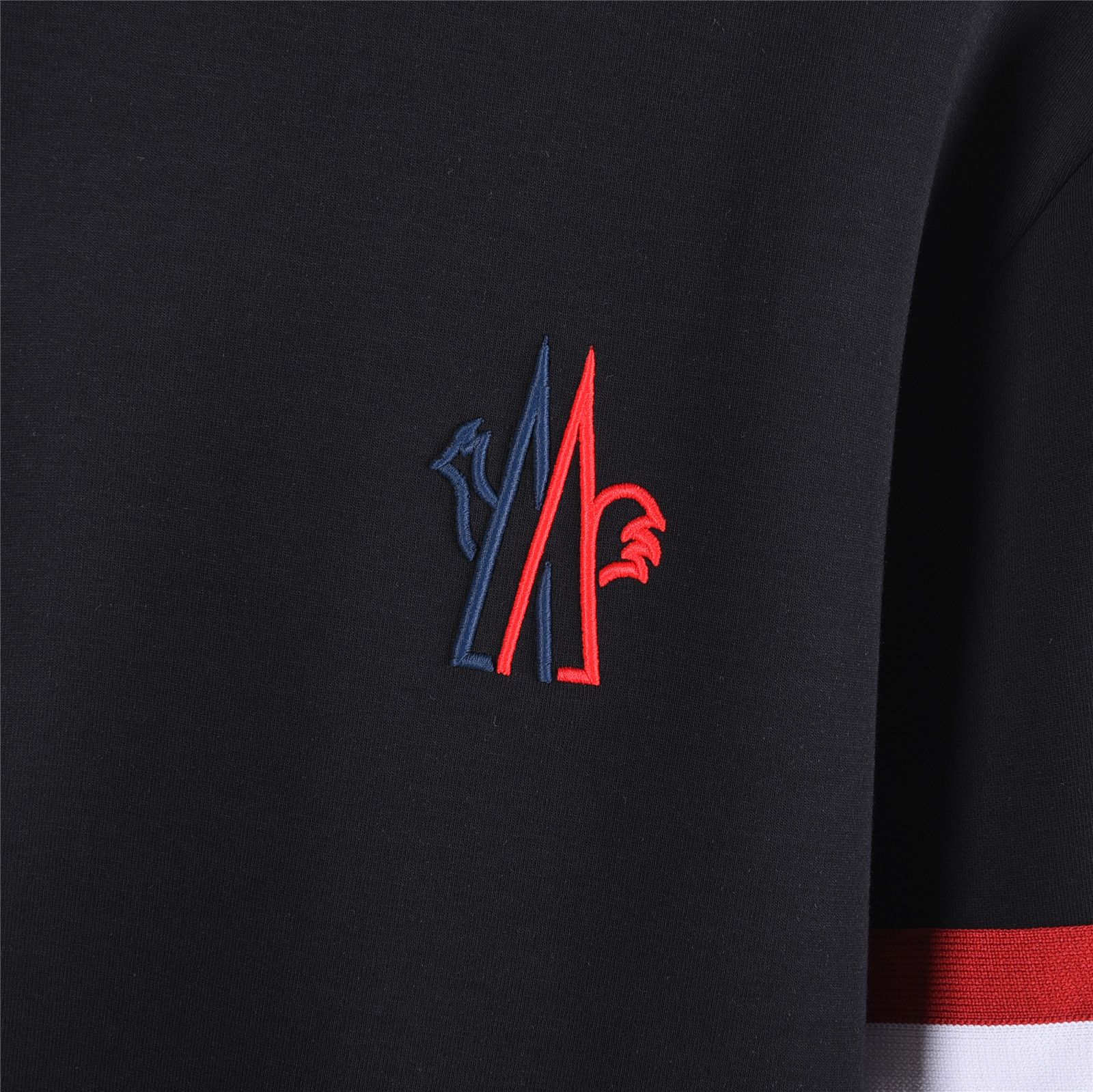 Moncler/蒙口 25ss 三色饰边袖条纹胸前刺绣logo圆领卫衣-High Quatity Cheap Brand wholesale wholesaler seller Clothes Bags handbags Sneakers Top Fashion Clothing Shoes from China Factory Chinese suppliers best Quality Beautiful Price Moncler/蒙口 25ss 三色饰边袖条纹胸前刺绣logo圆领卫衣