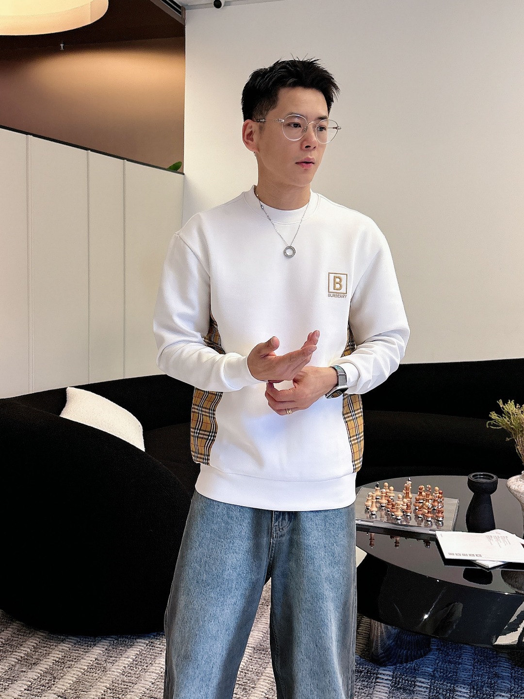 Burberrv/巴宝利25SS方框方块刺绣B侧边格纹圆领卫衣 上身效果#