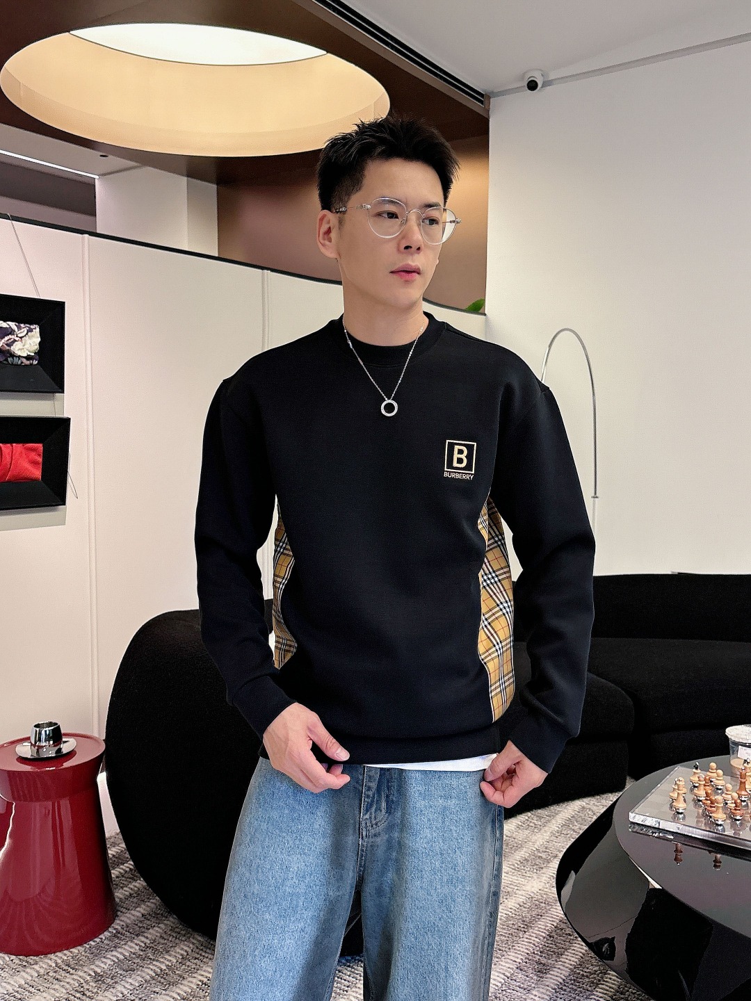 Burberrv/巴宝利25SS方框方块刺绣B侧边格纹圆领卫衣 上身效果#