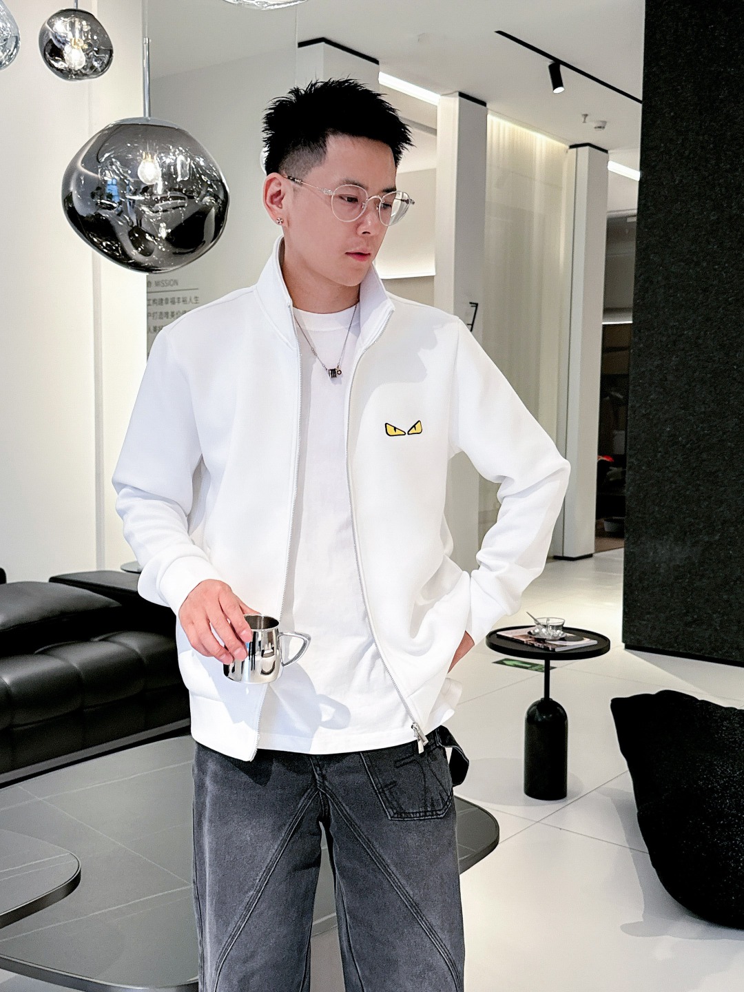 Fendi/芬迪 25FW小怪兽刺绣眼睛拉链立领外套
上身效果#