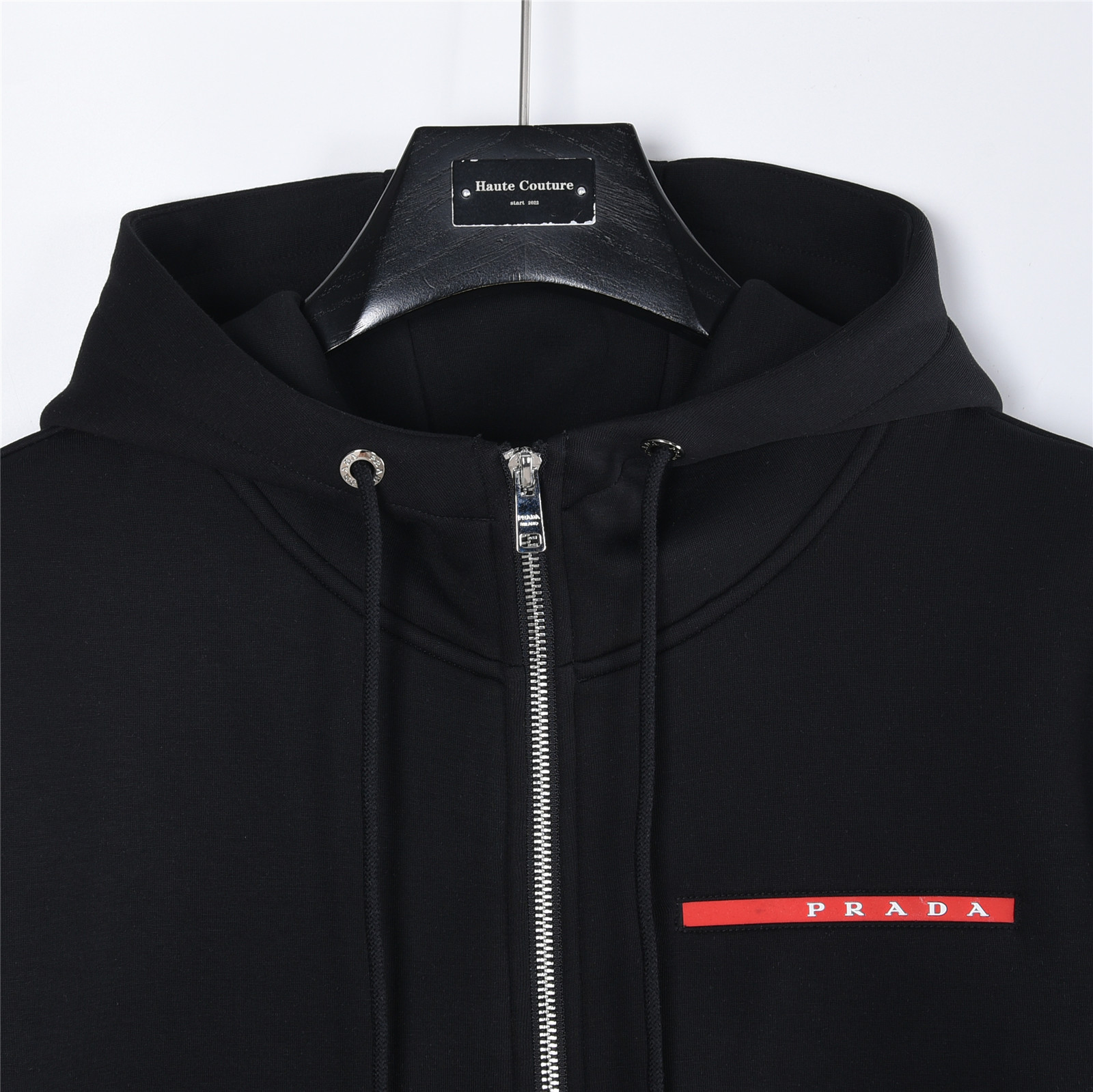 Prada/普拉达 经典红色饰条拉链连帽外套 白色 黑色