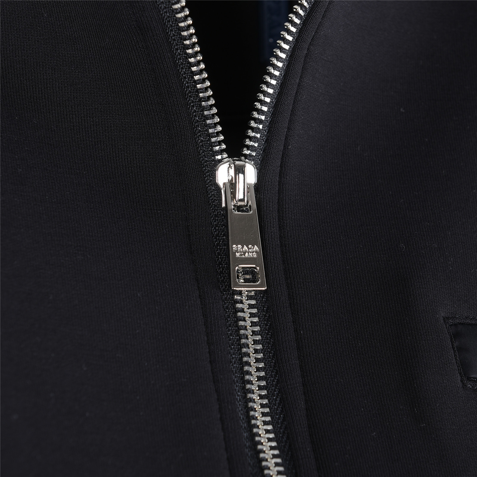 Prada/普拉达 胸口拉链口袋三角标拉链连帽外套