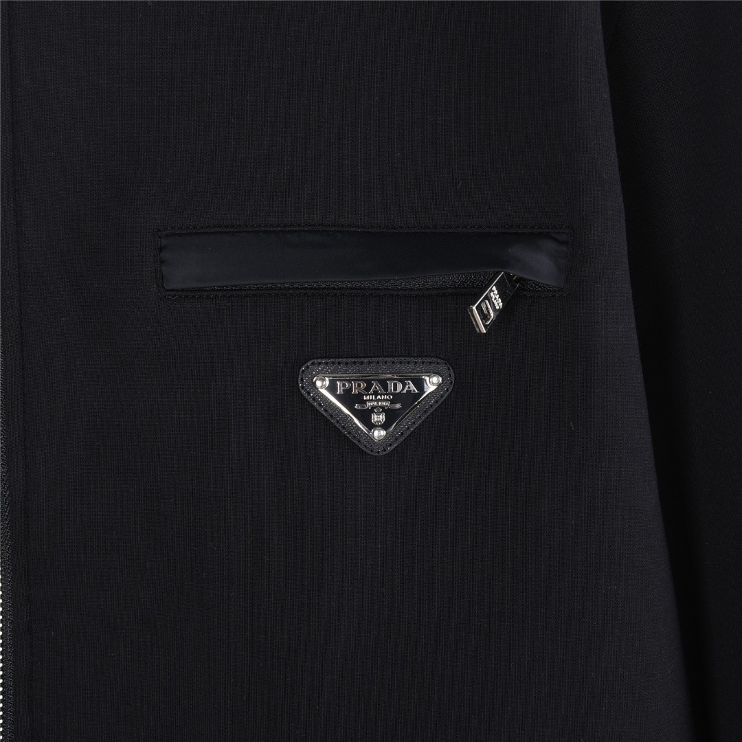 Prada/普拉达 胸口拉链口袋三角标拉链连帽外套