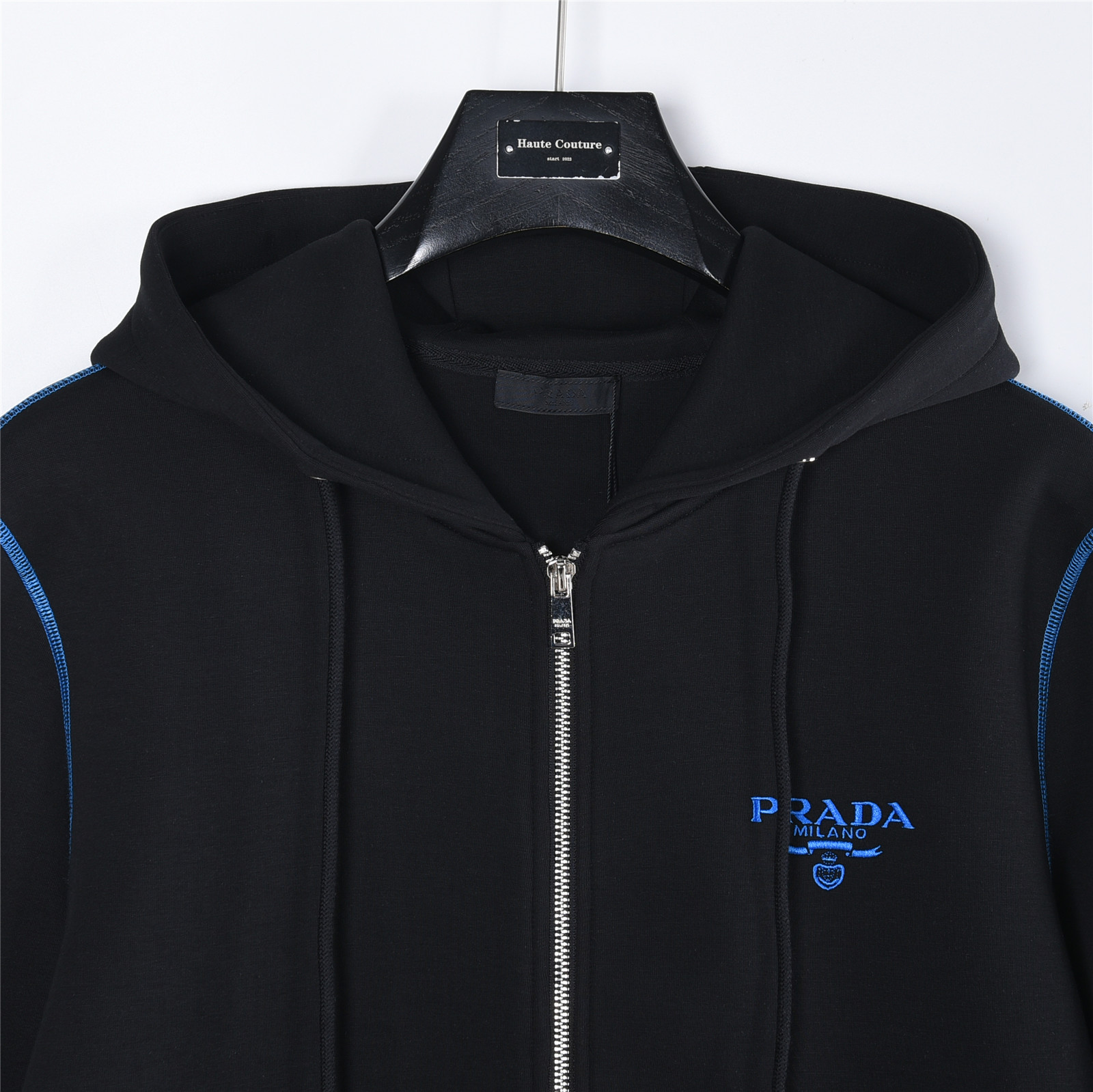 Prada/晋拉达胸口经典微标刺绣loao描边撞线拉链连帽外套