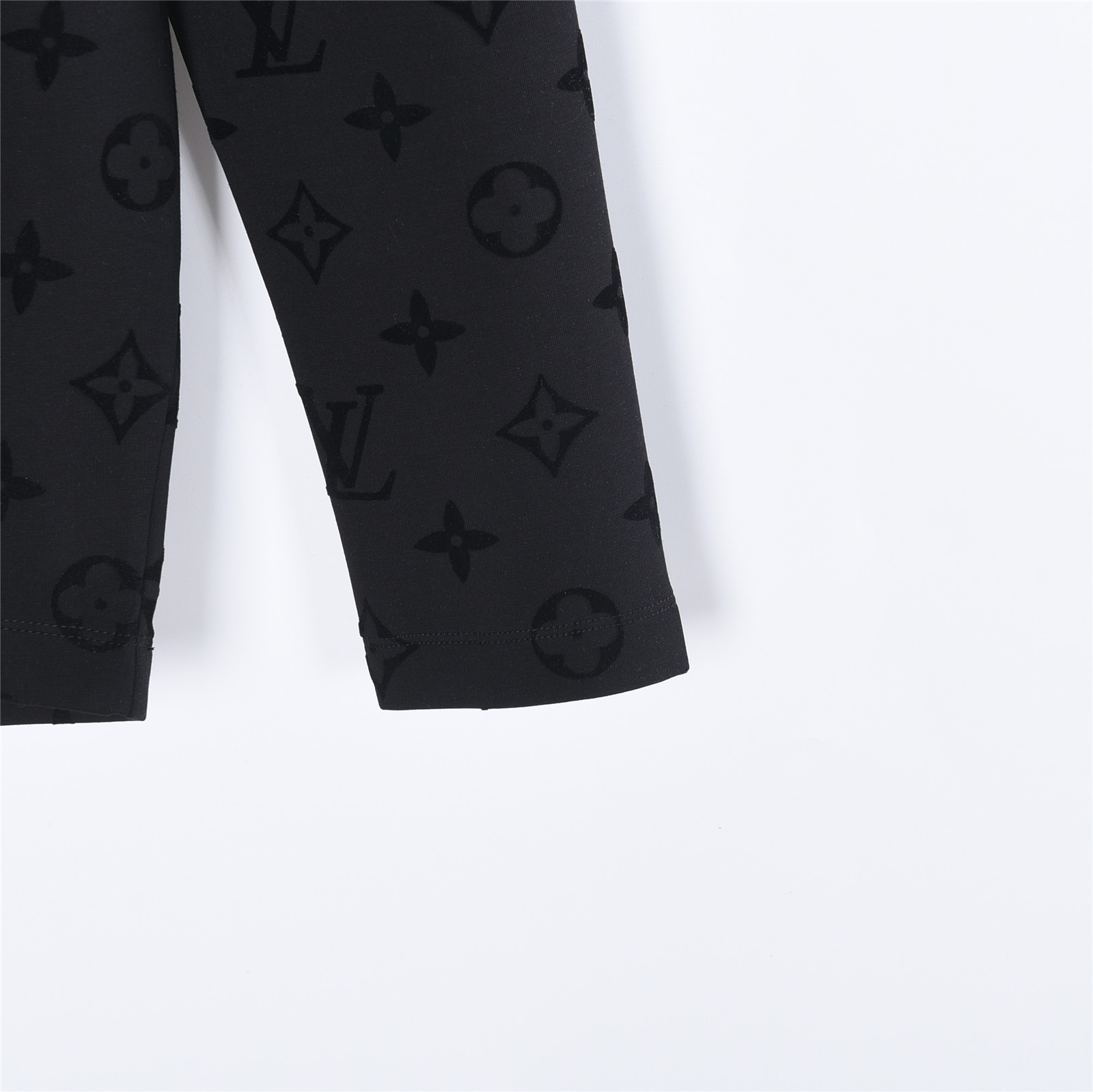 LouisVuitton/路易威登25ss植绒满印长袖 LouisVuitton/路易威登八明治空气层套头圆领长袖 黑色 白色