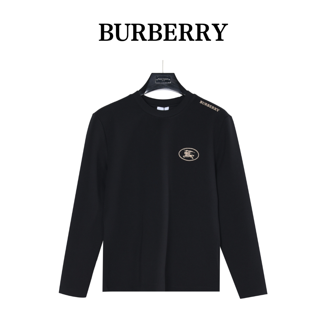 ：💰180 （）
Burberry/巴宝莉25ss圆圈战马刺绣肩膀字母刺绣长袖

Burberry/巴宝莉八明治空气层套头圆领长袖
打底衫，男女同款时尚休闲！贸易公司渠道稀出，领先官网发售！一直都是神奇的存在，有着极高的辨识度，总是以极简风格营造时髦单品，对年龄性别都没有限制，任谁都好驾驭！基础休闲的圆领版型剪裁，着穿显瘦藏肉效果显著，能够驾驭你日常各种休闲着装穿法，无性别身材的限定，男女同款推荐！
此款长袖选用客供进口空气层针织棉布制成，该面料手感轻薄细腻软糯，同时兼顾优越的挺括感，内里如同鱼鳞般紧密排列的毛圈肌理，贴肤保暖透气毫无扎刺感可言！袖口以及下摆同缸色染针织罗纹拼接，令着身者更加帅气有型！衣身正面由图案装饰，采用顶级工艺精心印制，搭配品牌点缀，将奢华档次与时尚感都展现了出来！
颜色：黑色 白色 
尺码：S-XXL