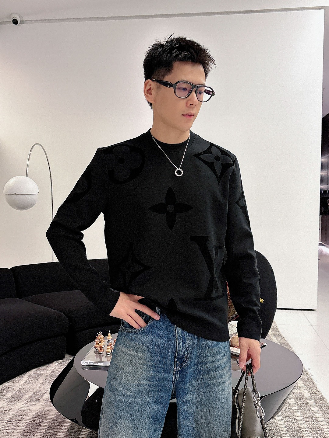 LouisVuitton/路易威登25ssLV大LOGO植绒满印长袖

上身效果##