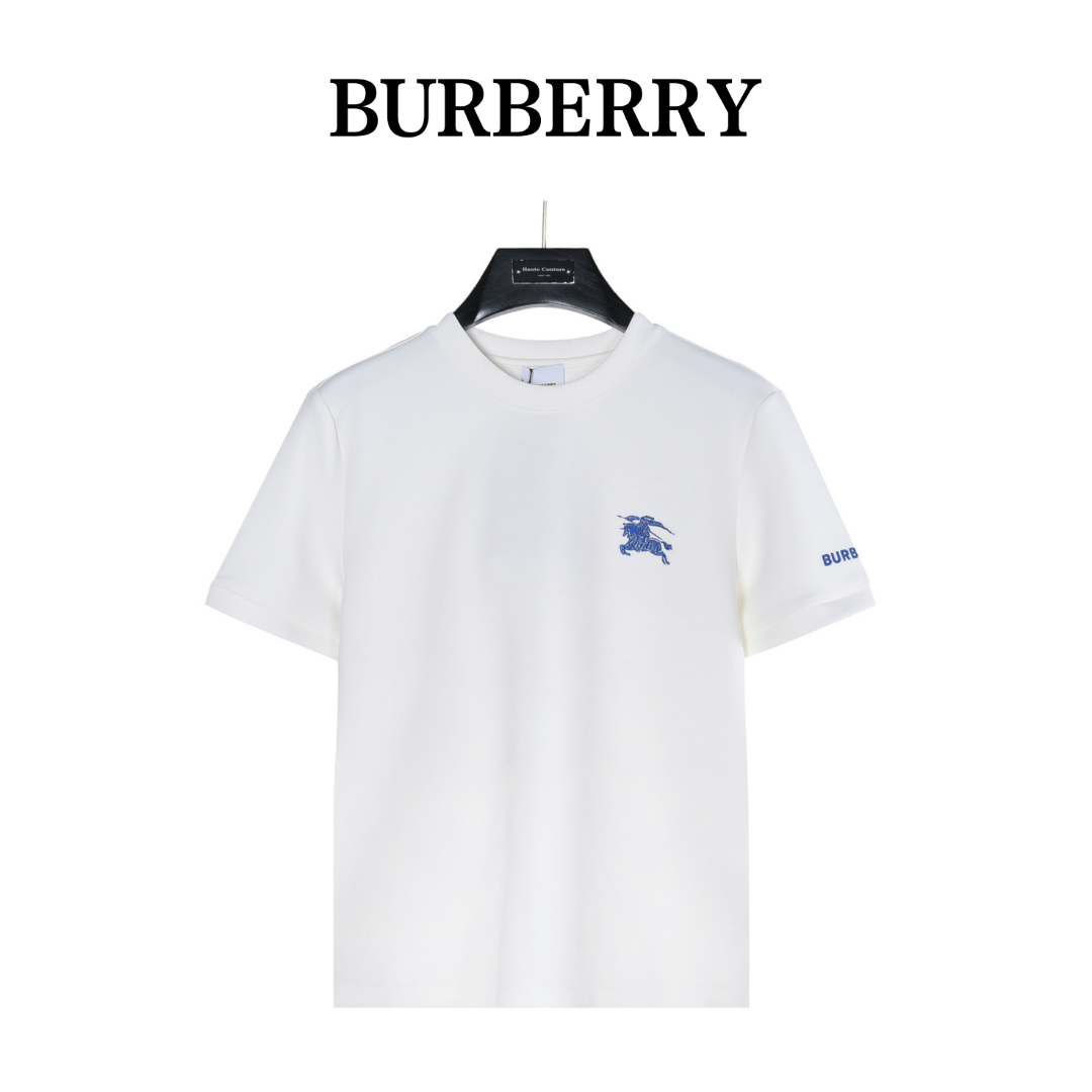 本地自取：💰160 （支持放店）
Burberrv/巴宝莉 25SS 胸口战马刺绣袖子字母刺绣短袖

Burberrv/巴宝莉2025秋冬太空棉字母刺绣logo时尚百搭打底圆领短袖衫，精致工艺面料，顶级元素融合打造，经典短袖3标齐全，潮男时尚，无论是上身舒适度还是都是无可比拟的存在！
颜色：黑色，白色
码数：s-xxl