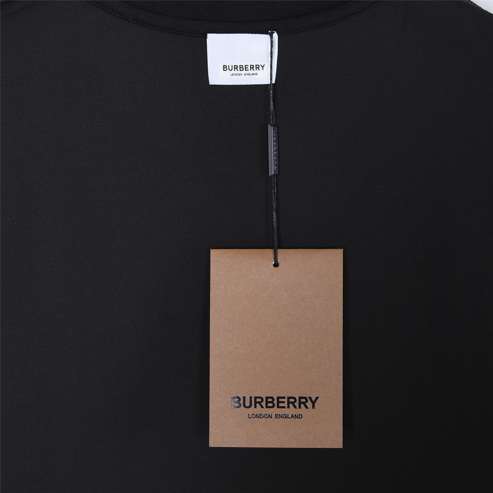 Burberrv/巴宝莉 25SS 胸口战马刺绣袖子字母刺绣短袖 黑色 白色
