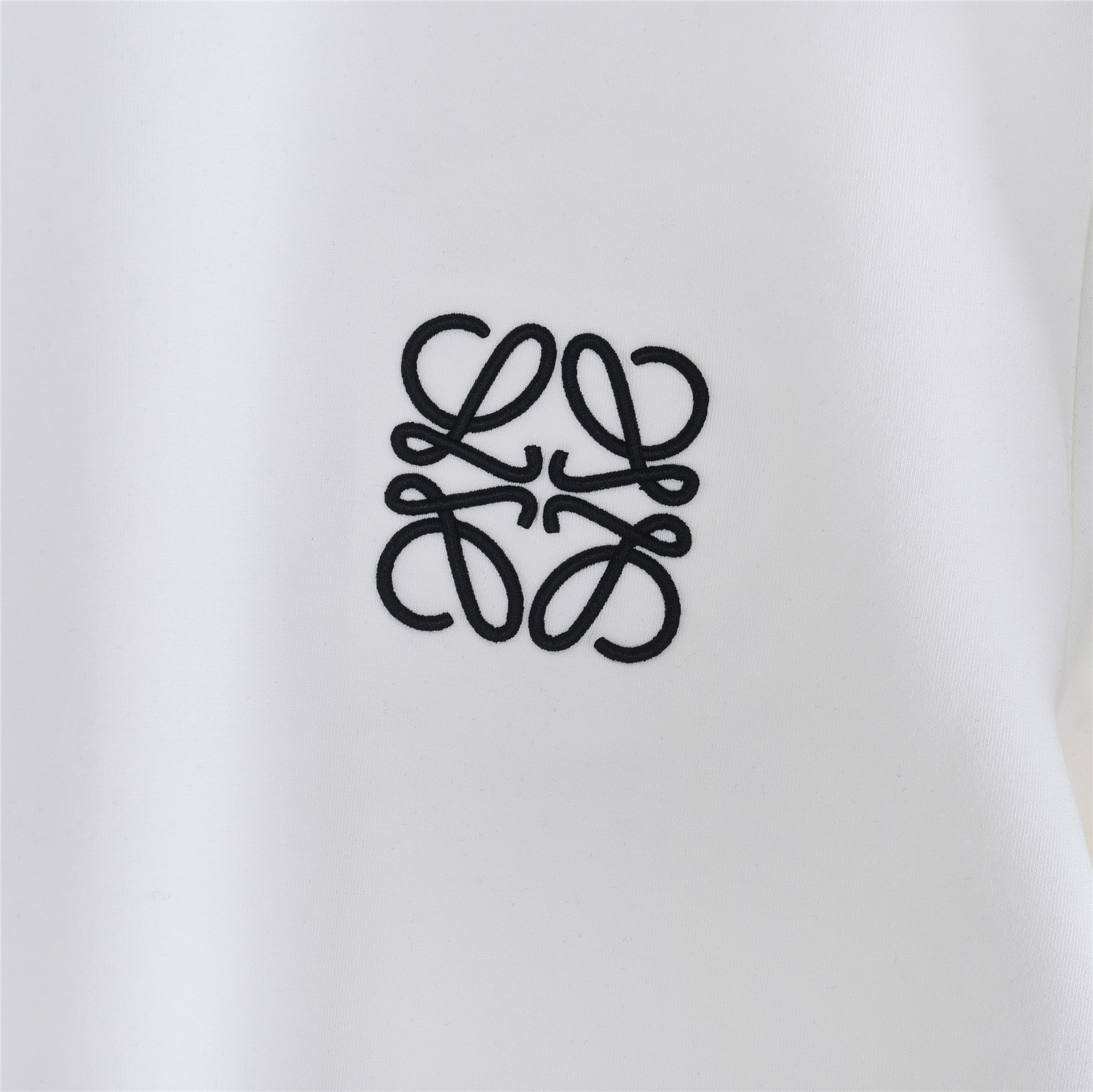 Loewe/罗意威25Ss经典刺绣logo袖子字母刺绣短袖 Loewe/罗意威2025秋冬太空棉字母刺绣logo时尚百搭打底圆领短袖衫 黑色 白色