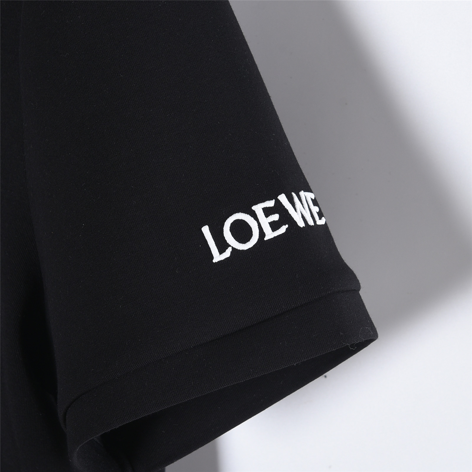 Loewe/罗意威25Ss经典刺绣logo袖子字母刺绣短袖 黑色 白色