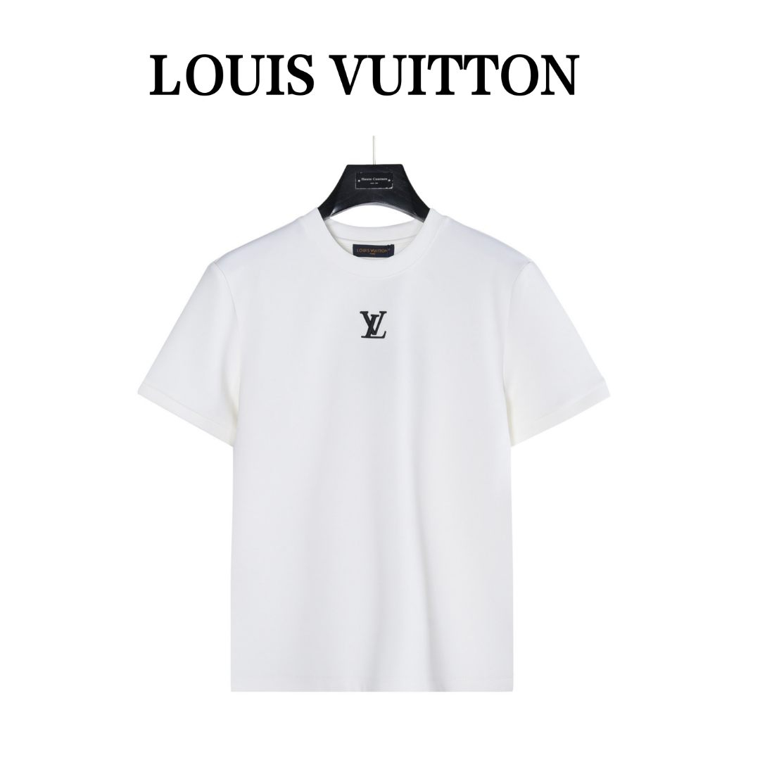 本地自取: (支持放店) LouisVuitton/路易威登25ss胸口经典刺绣logo短袖 LouisVuitton/路易威登2025秋冬太空棉字母刺绣logo时尚百搭打底圆领短袖衫,精致工艺面料,顶级元素融合打造,经典短袖3标齐全,潮男时尚,无论是上身舒适度还是都是无可比拟的存在! 颜色:黑色,白色