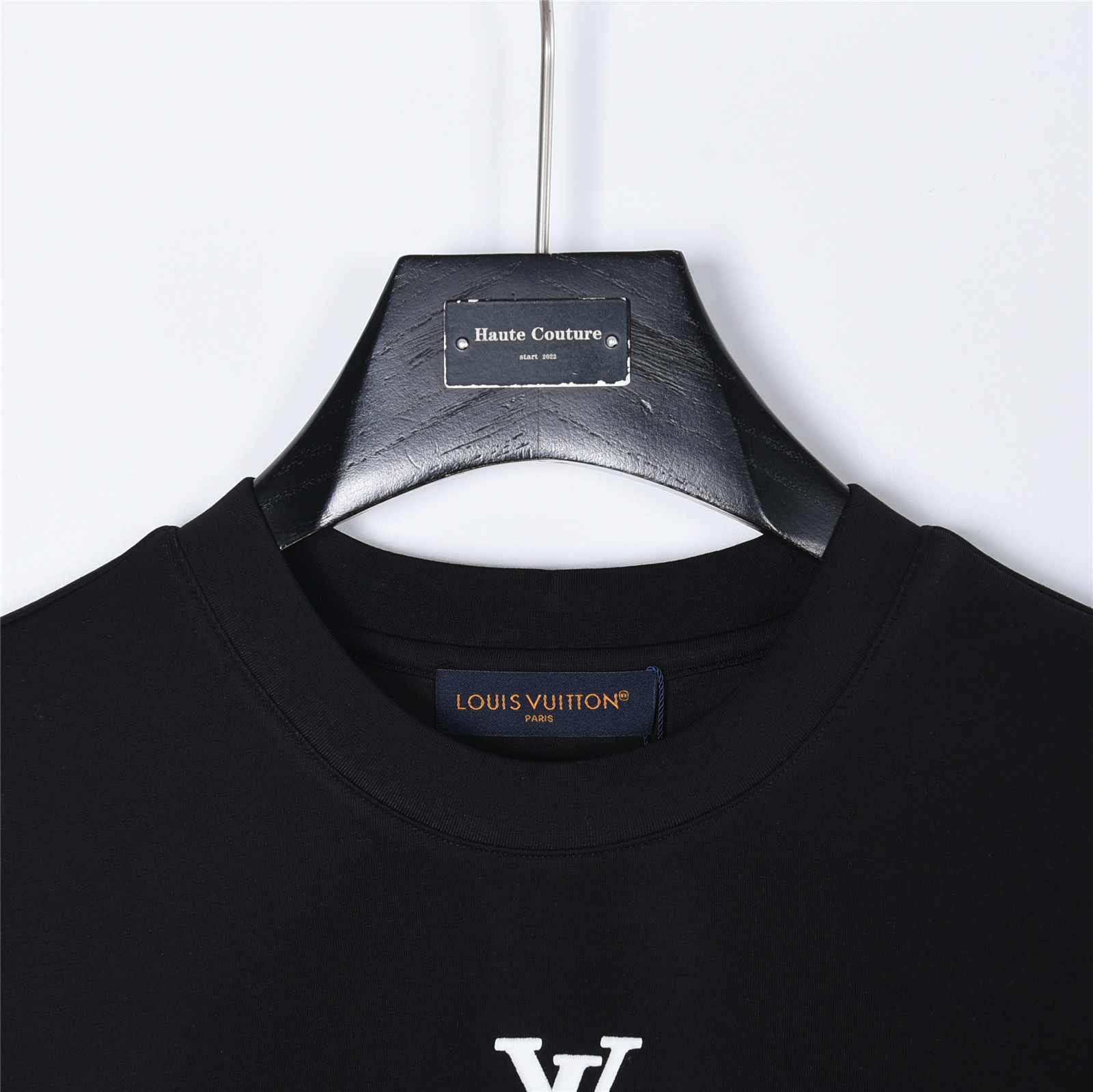 LouisVuitton/路易威登25ss胸口经典刺绣logo短袖 LouisVuitton/路易威登2025秋冬太空棉字母刺绣logo时尚百搭打底圆领短袖衫