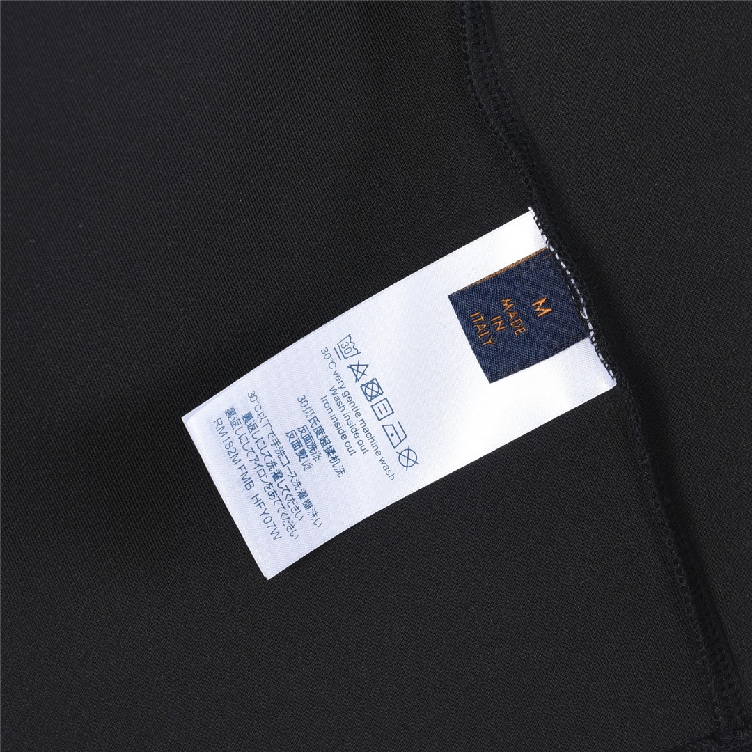 LouisVuitton/路易威登25ss胸口经典刺绣logo短袖 LouisVuitton/路易威登2025秋冬太空棉字母刺绣logo时尚百搭打底圆领短袖衫