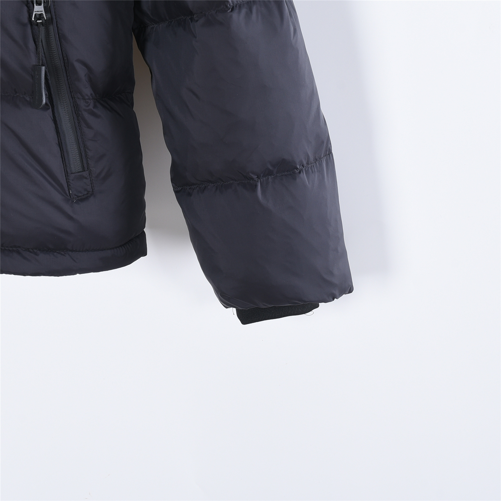 Burberry/巴宝莉手臂拆卸连帽羽绒服