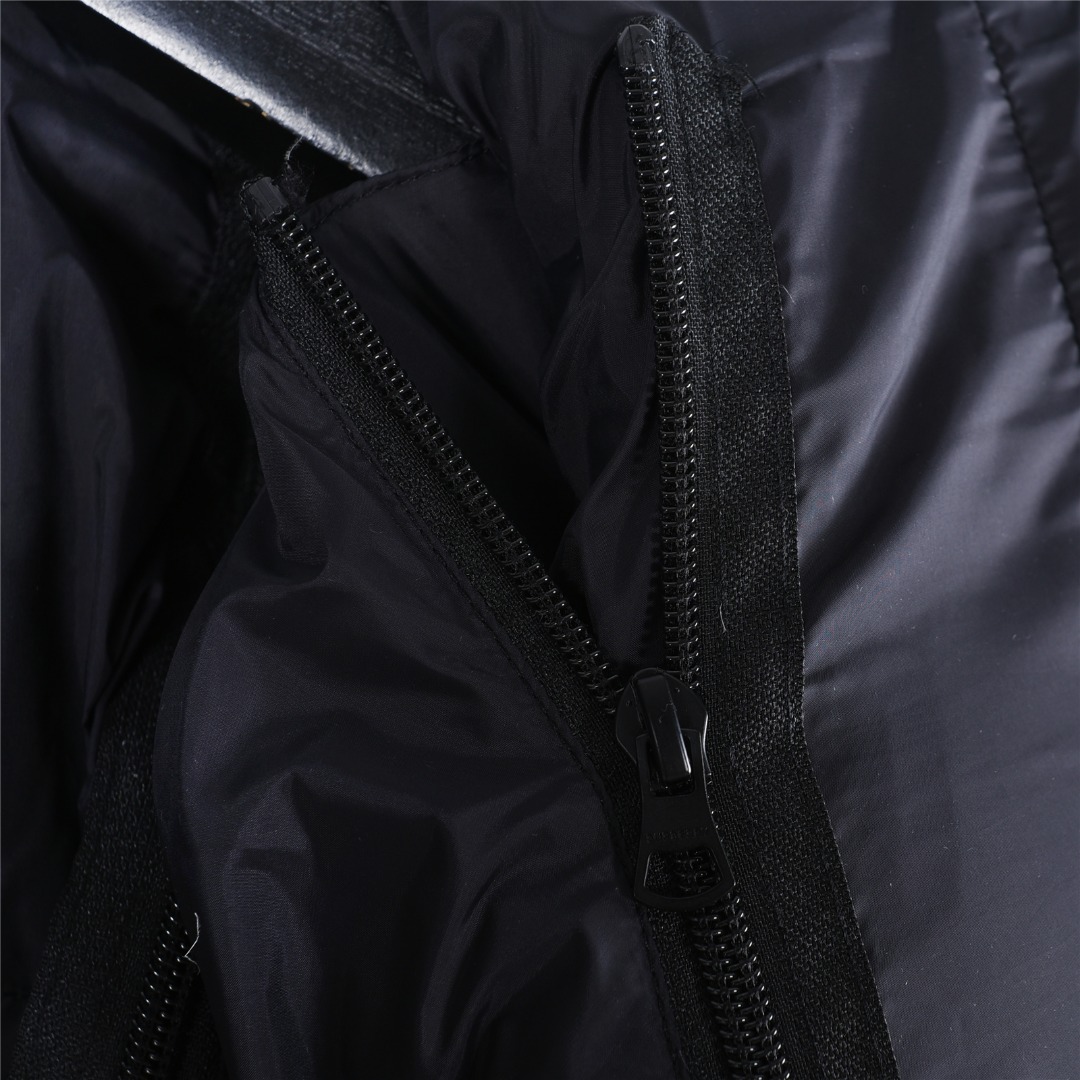 Burberry/巴宝莉手臂拆卸连帽羽绒服