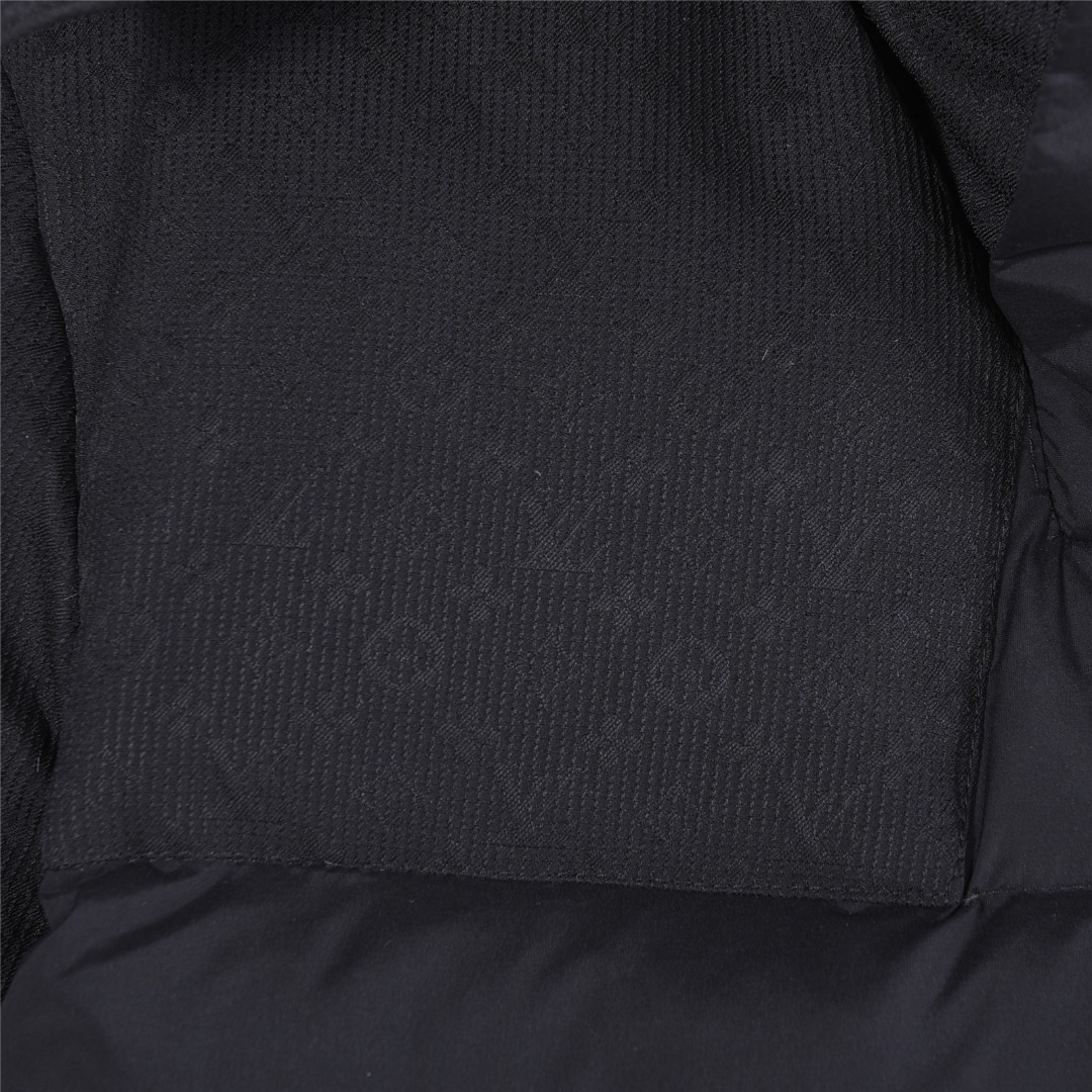 LouisVuitton/路易威登2025冬新款满印驴牌新款连帽设计羽绒服