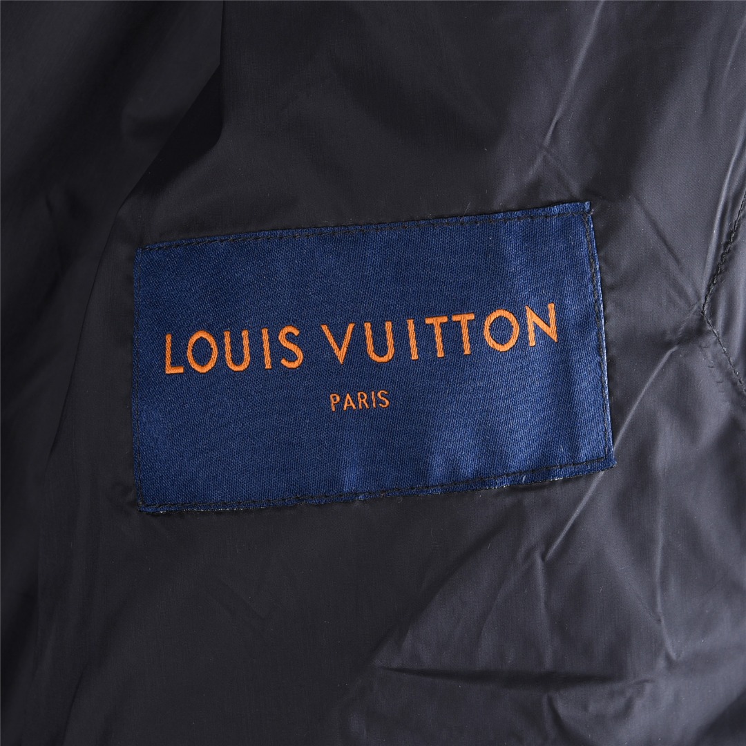 LouisVuitton/路易威登2025冬新款满印驴牌新款连帽设计羽绒服