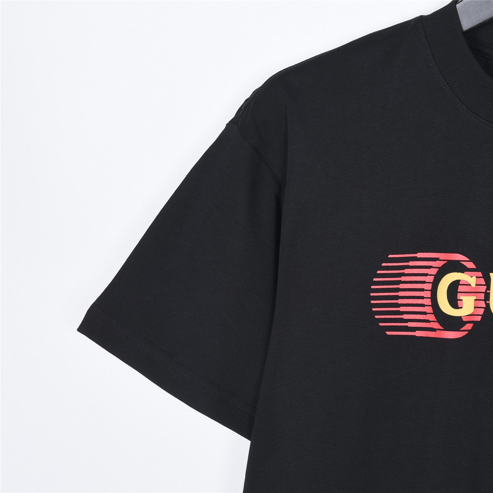 Gucci/古驰26SS霓虹字母印花短袖 黑色 白色
