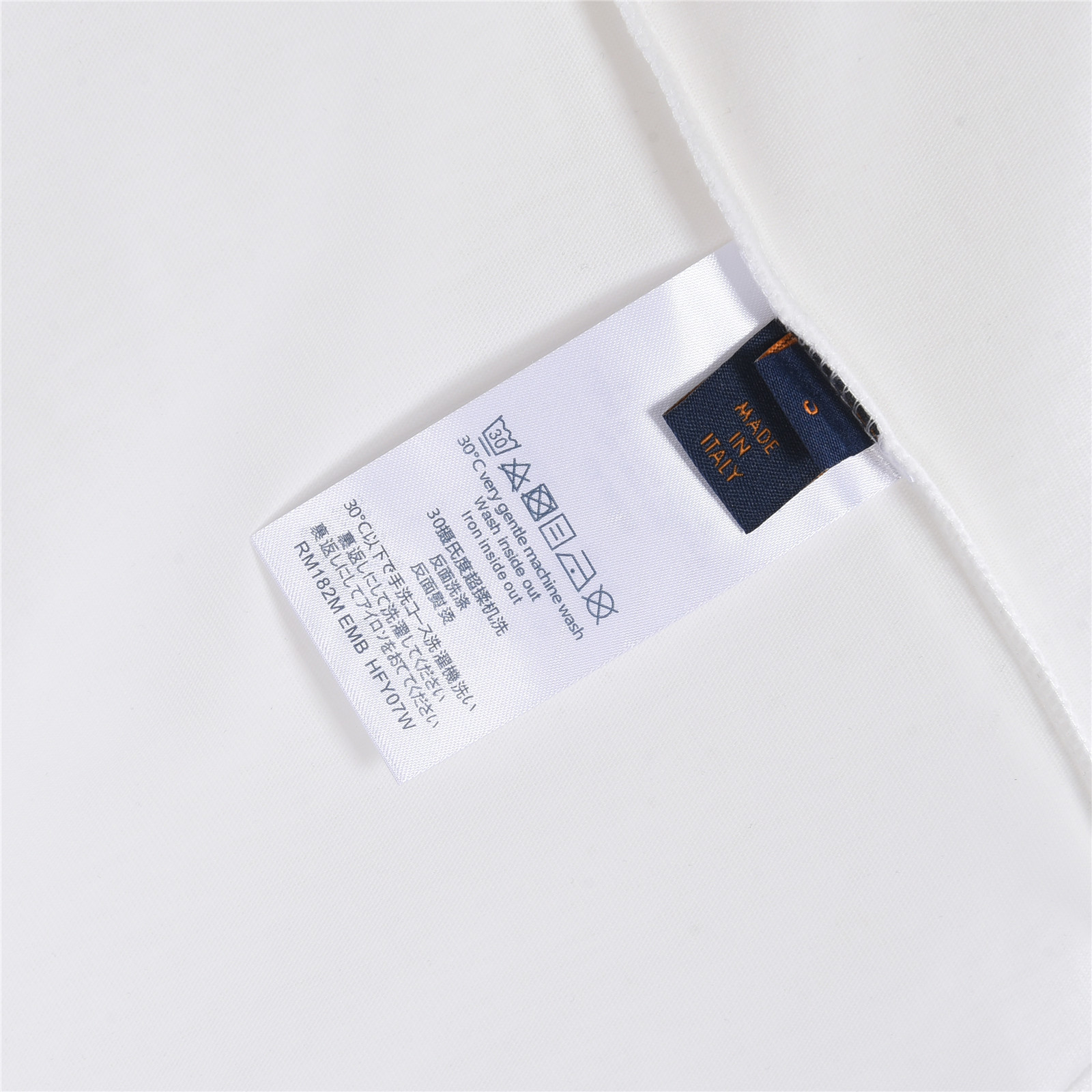 LouisVuitton/路易威登粉调涂鸦3D字母短袖T恤 黑色 白色-莆田鞋,莆田鞋货源,高仿鞋,高仿鞋货源,安福档口,莆田高仿鞋,莆田鞋批发,高仿鞋批发,莆田高仿运动鞋,高仿运动鞋,莆田运动鞋 LouisVuitton/路易威登粉调涂鸦3D字母短袖T恤 黑色 白色