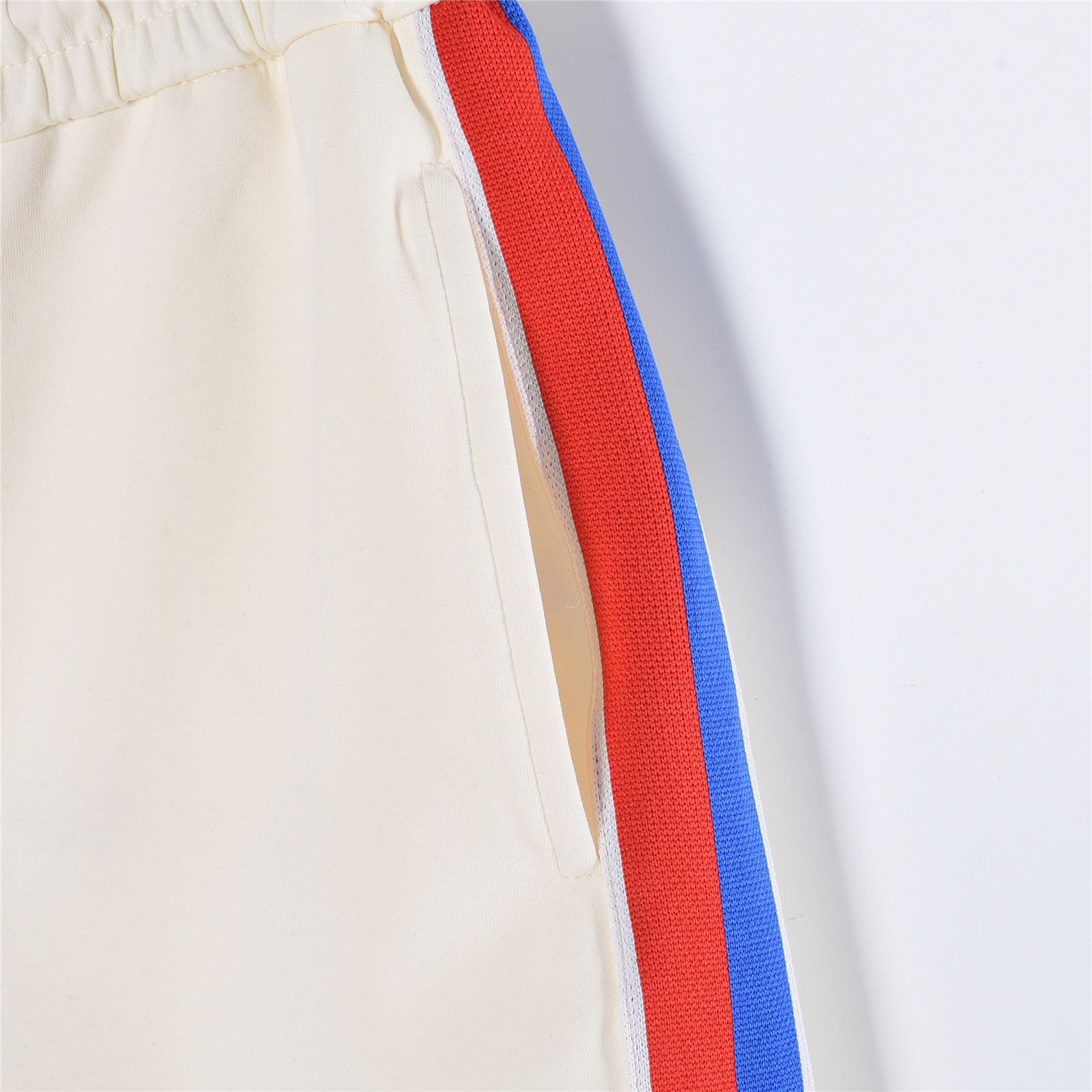 Moncler/蒙口侧边织带字母短裤 极简廓形 高腰剪裁搭配利落裤线 黑色 白色-Top High Quatity Cheap Sneakers Fashion Clothing Clothes Bags handbags Shoes of all Brand wholesale With The best Quality And Beautiful Price from China Factory Chinese suppliers wholesaler seller Moncler/蒙口侧边织带字母短裤 极简廓形 高腰剪裁搭配利落裤线 黑色 白色