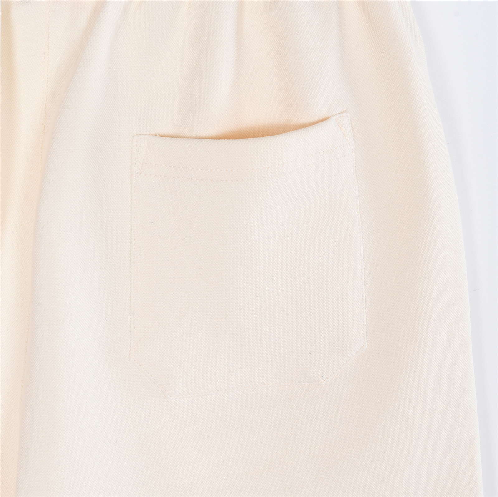 Moncler/蒙口 斜边织带短裤 夏日气质穿搭 诚意推荐这款短裤 高级感满满的颜色 杏色 黑色-Chinese UA Cheap High Quatity Brand Clothes Bags handbags Sneakers wholesale wholesaler seller from China Factory suppliers Fashion Clothing Shoes best Quality Beautiful Price Moncler/蒙口 斜边织带短裤 夏日气质穿搭 诚意推荐这款短裤 高级感满满的颜色 杏色 黑色