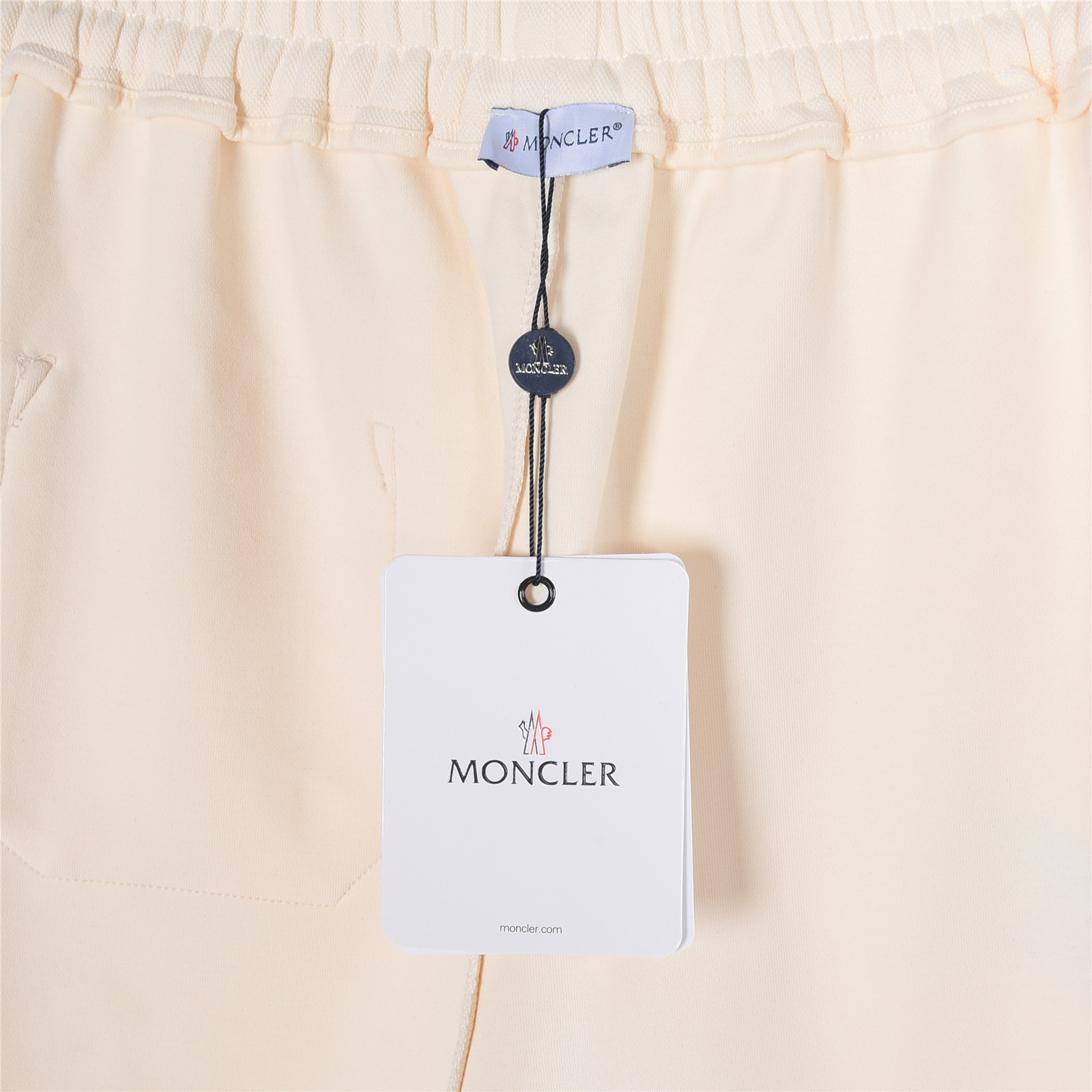 Moncler/蒙口 斜边织带短裤 夏日气质穿搭 诚意推荐这款短裤 高级感满满的颜色 杏色 黑色-Chinese UA Cheap High Quatity Brand Clothes Bags handbags Sneakers wholesale wholesaler seller from China Factory suppliers Fashion Clothing Shoes best Quality Beautiful Price Moncler/蒙口 斜边织带短裤 夏日气质穿搭 诚意推荐这款短裤 高级感满满的颜色 杏色 黑色