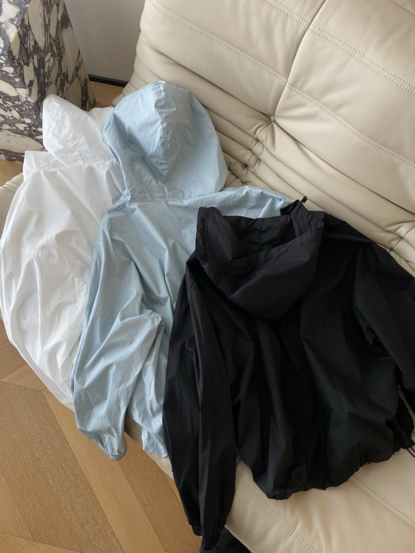 25Ss春夏 alo连帽防晒外套 宽松款和戴帽的元素包容性极强 版型和结构加强的立体廓形效果 整体风格休
